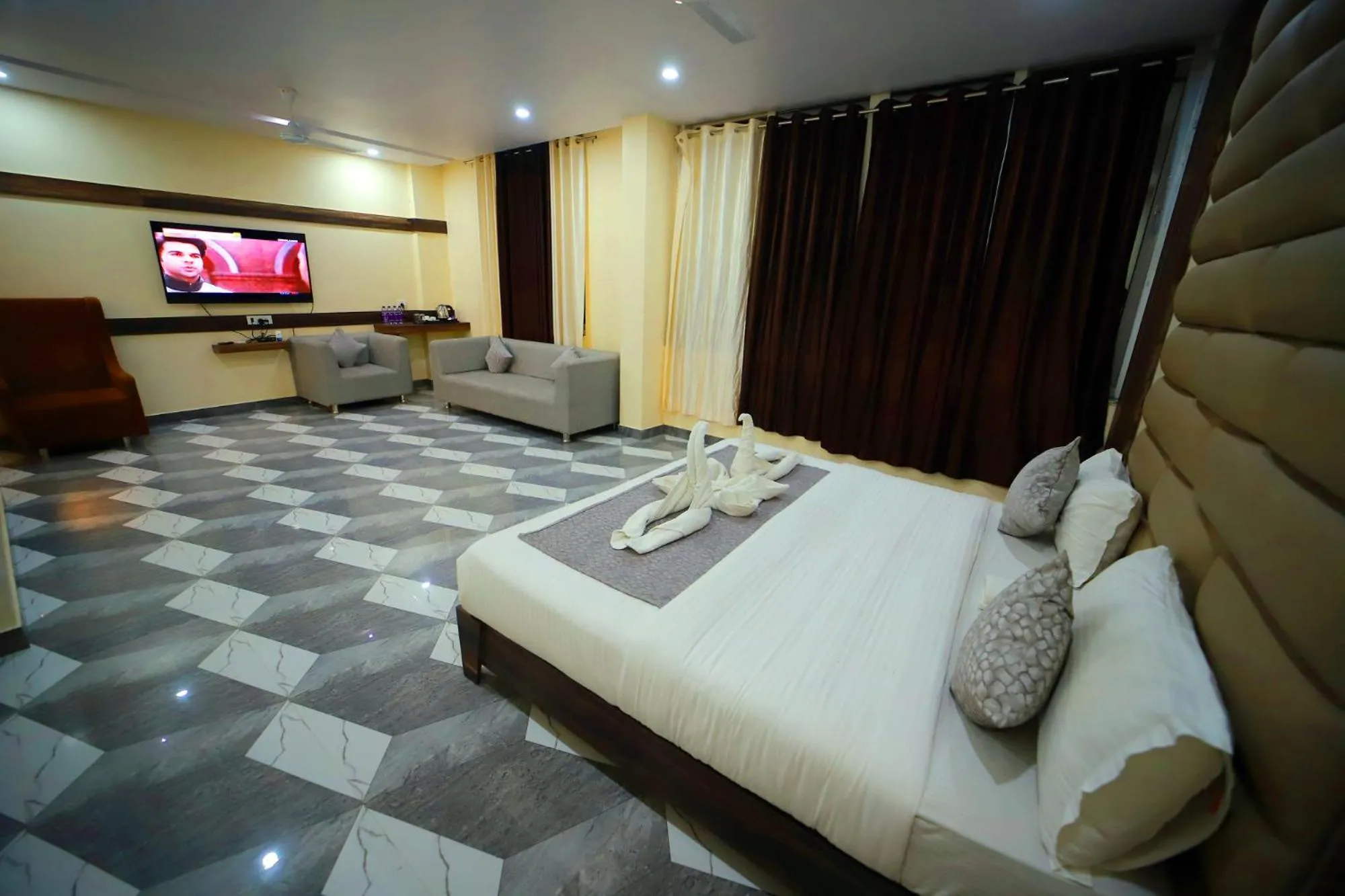 Bedroom, Bed in The Grand Jabalpur