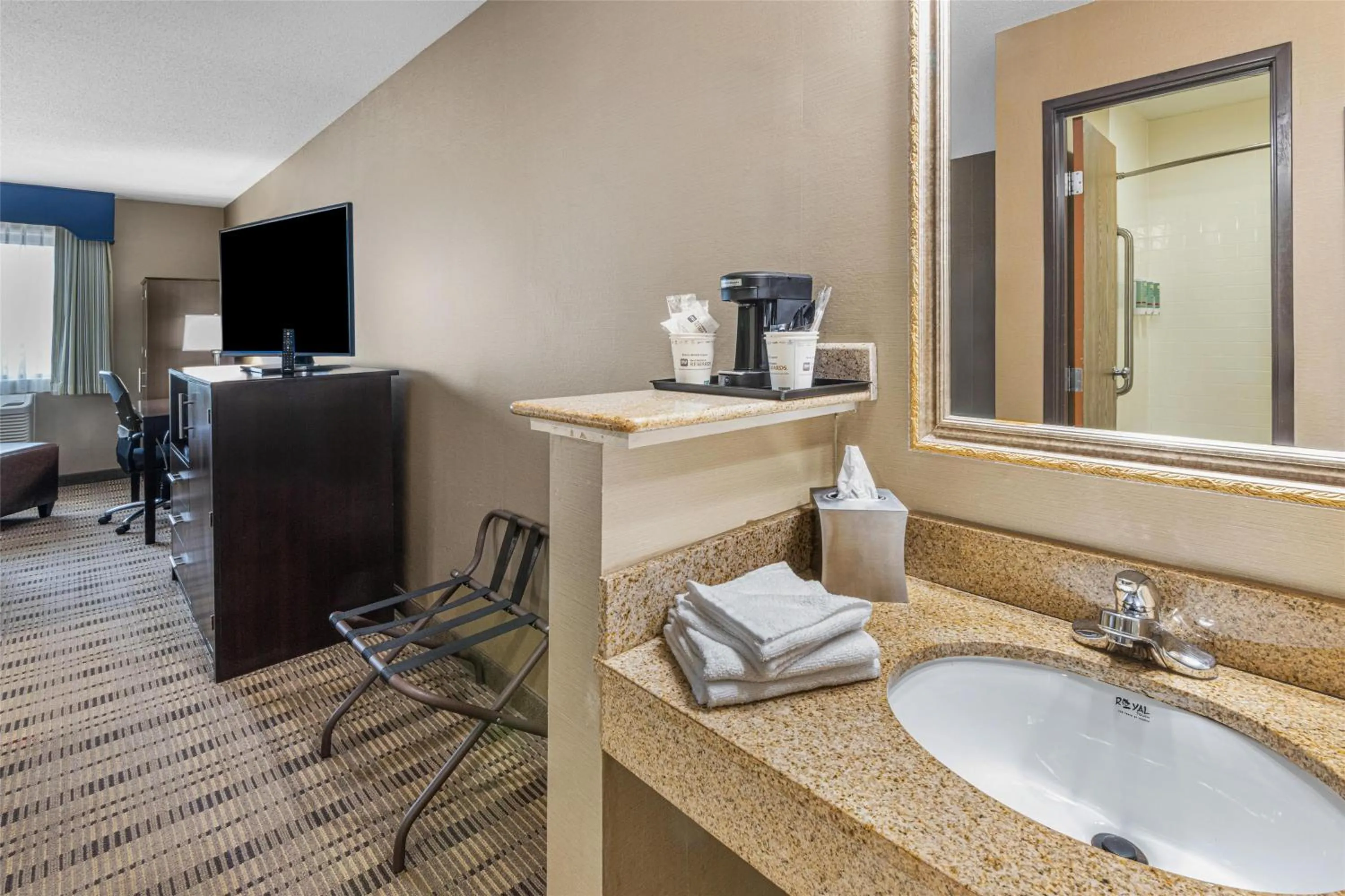 Bedroom in Best Western Providence Warwick Airport Inn