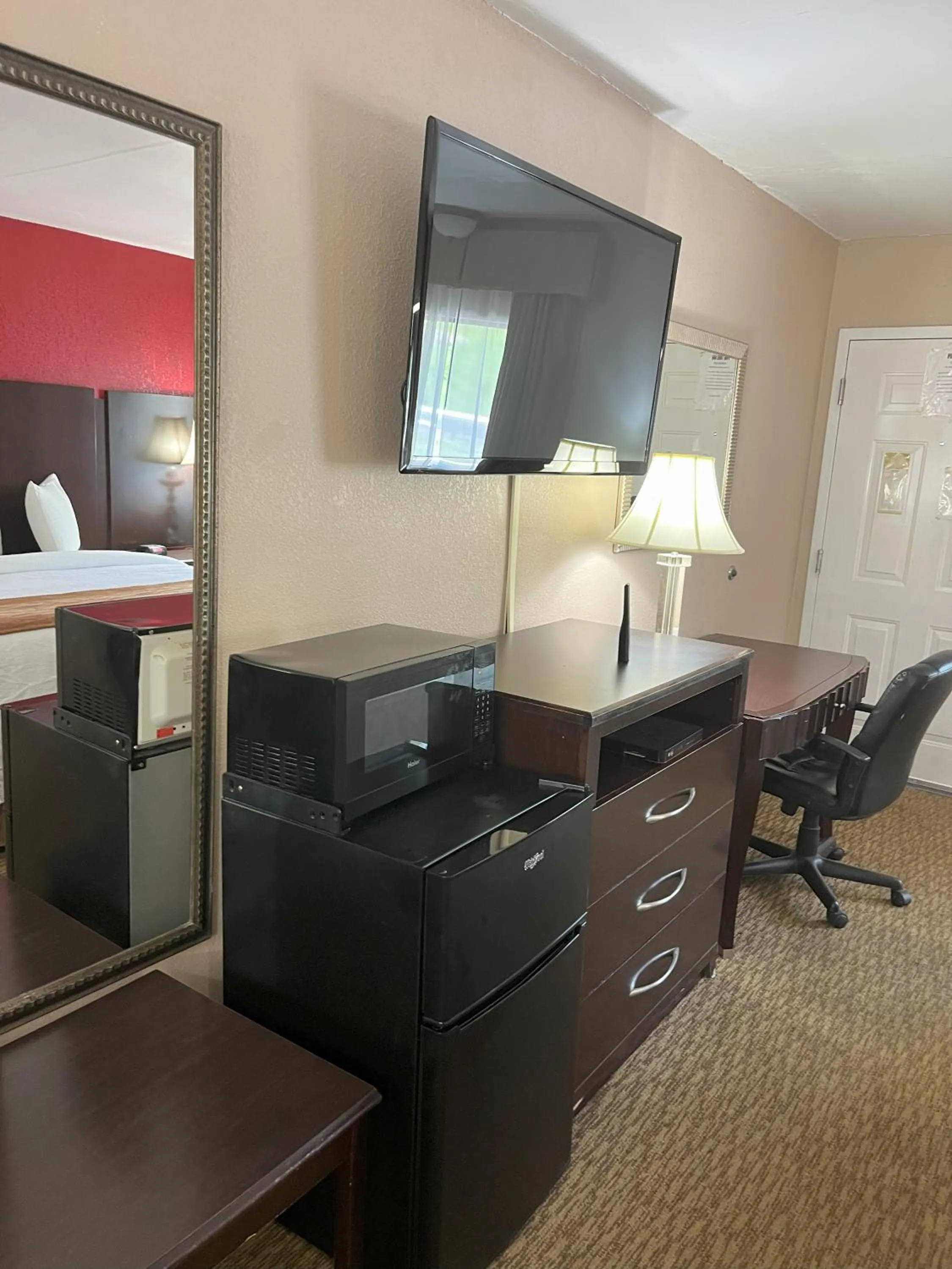 TV and multimedia in Pinetree Inn