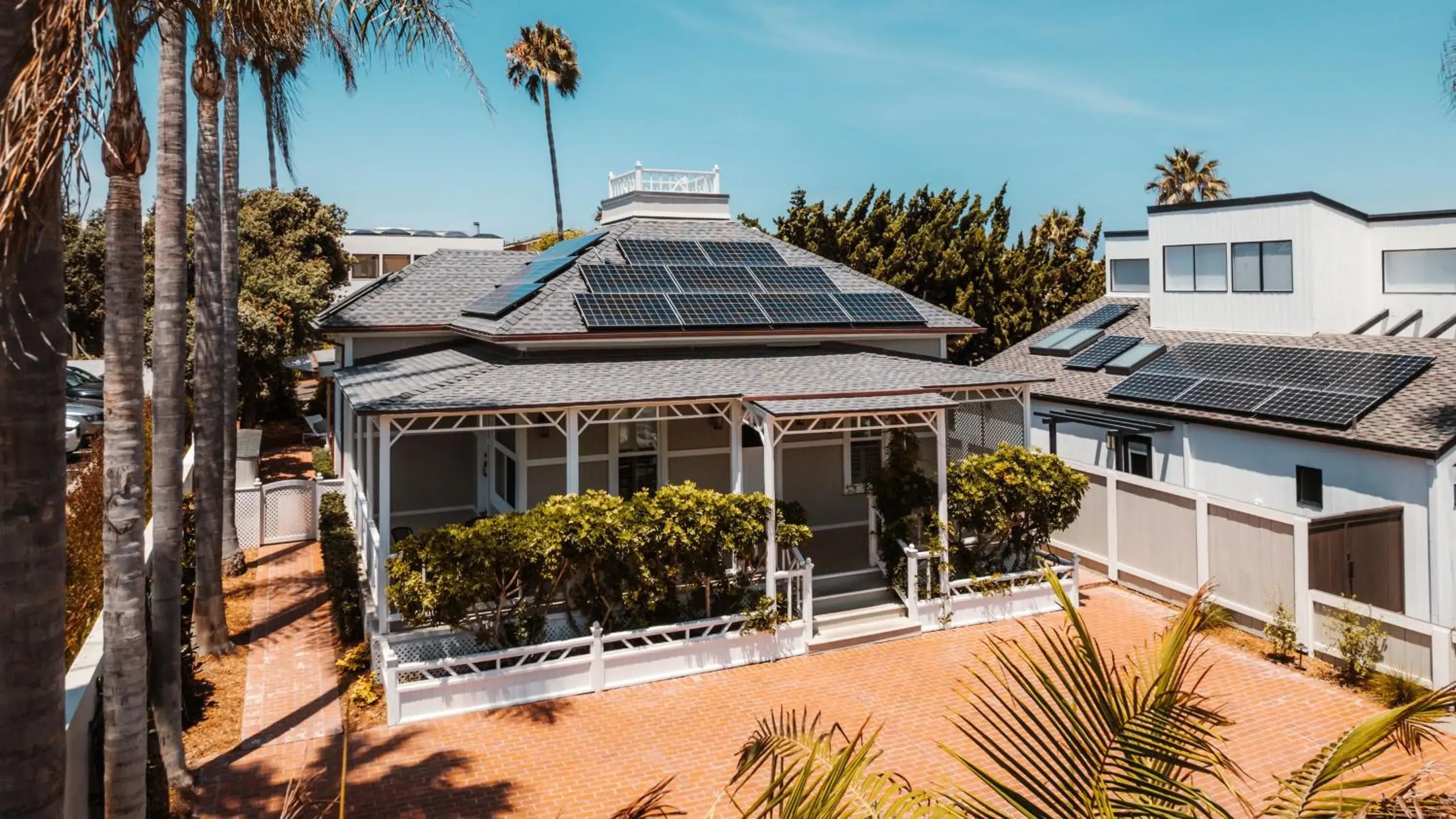 Property building in Del Mar Beach Hotel Property building in Del Mar Beach Hotel