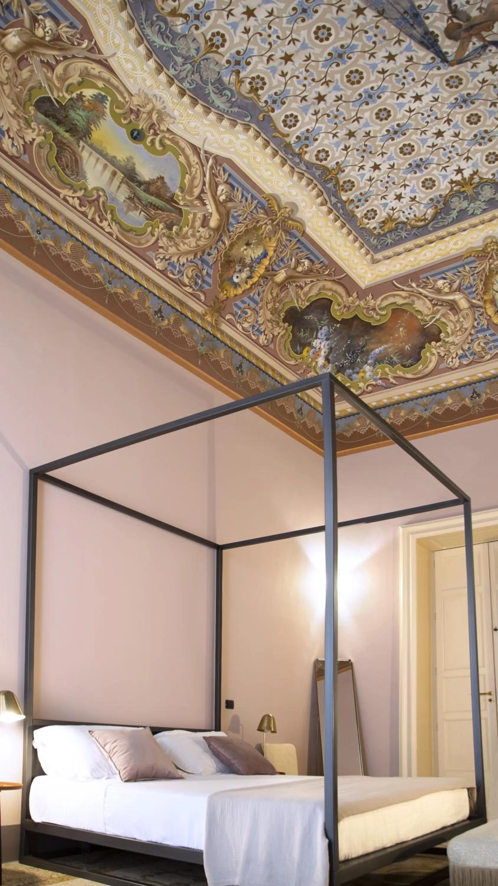 Bed in Palazzo Francesco Grassi