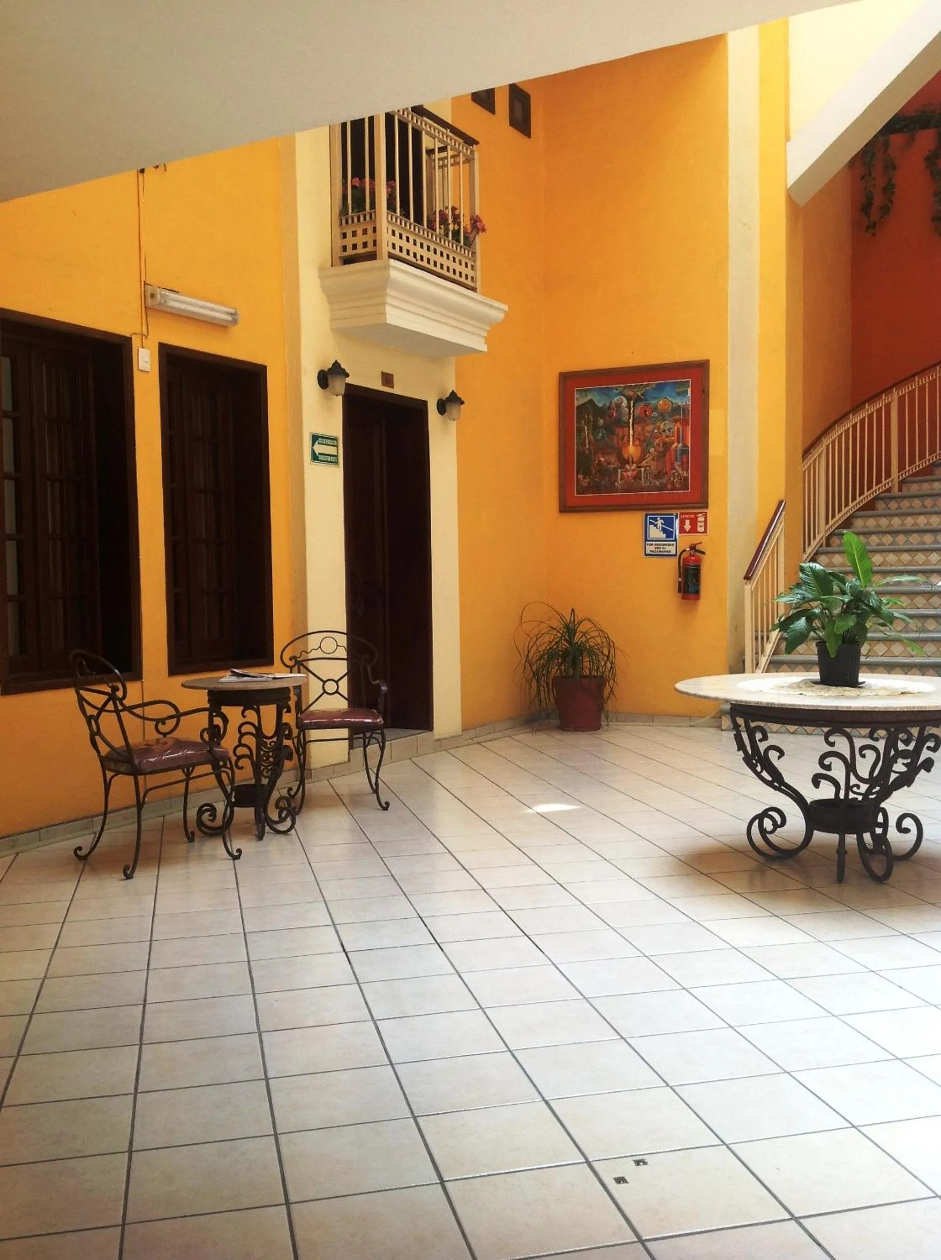 Facade/entrance in Plaza Jardin