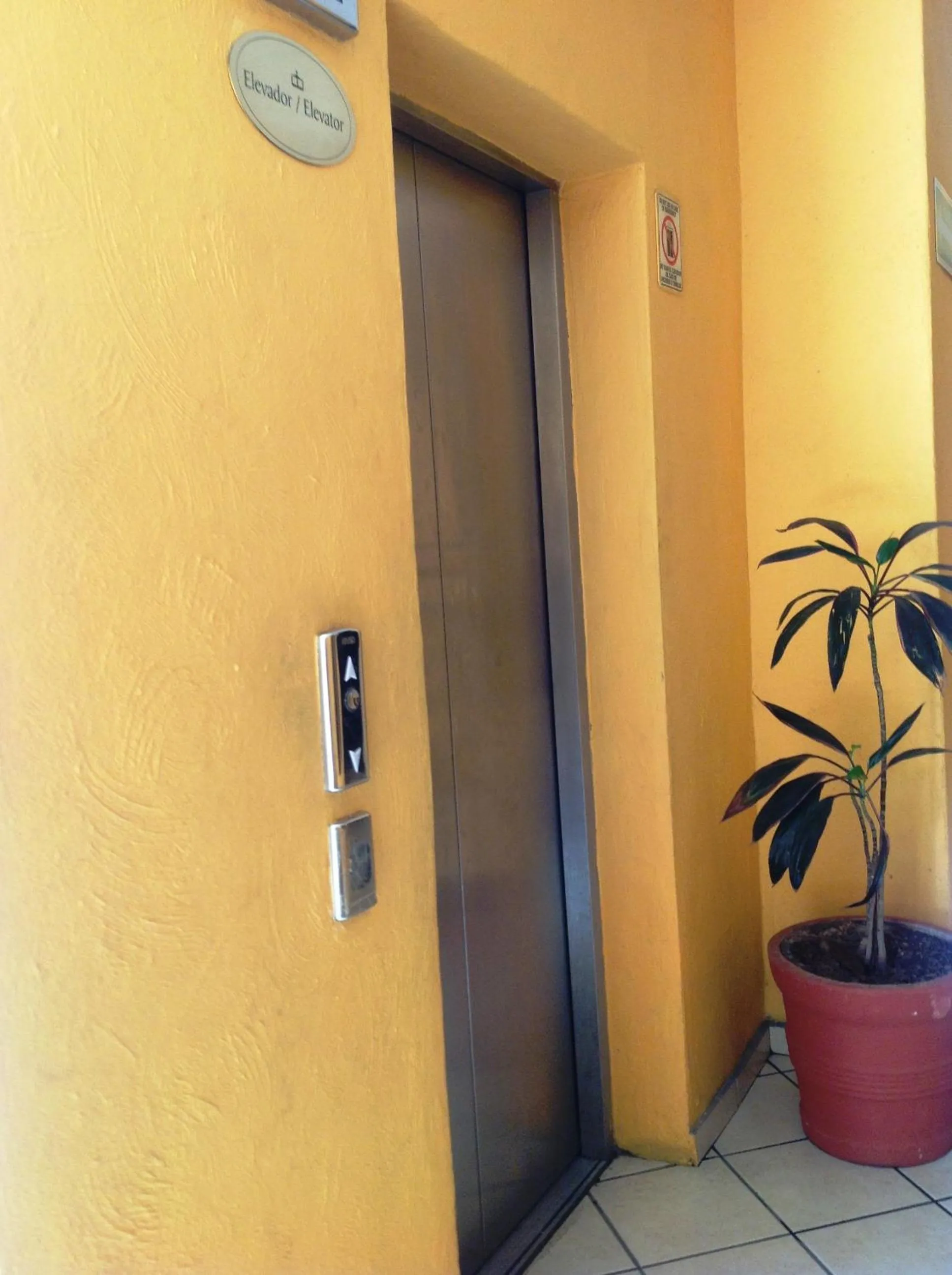 Property building in Plaza Jardin