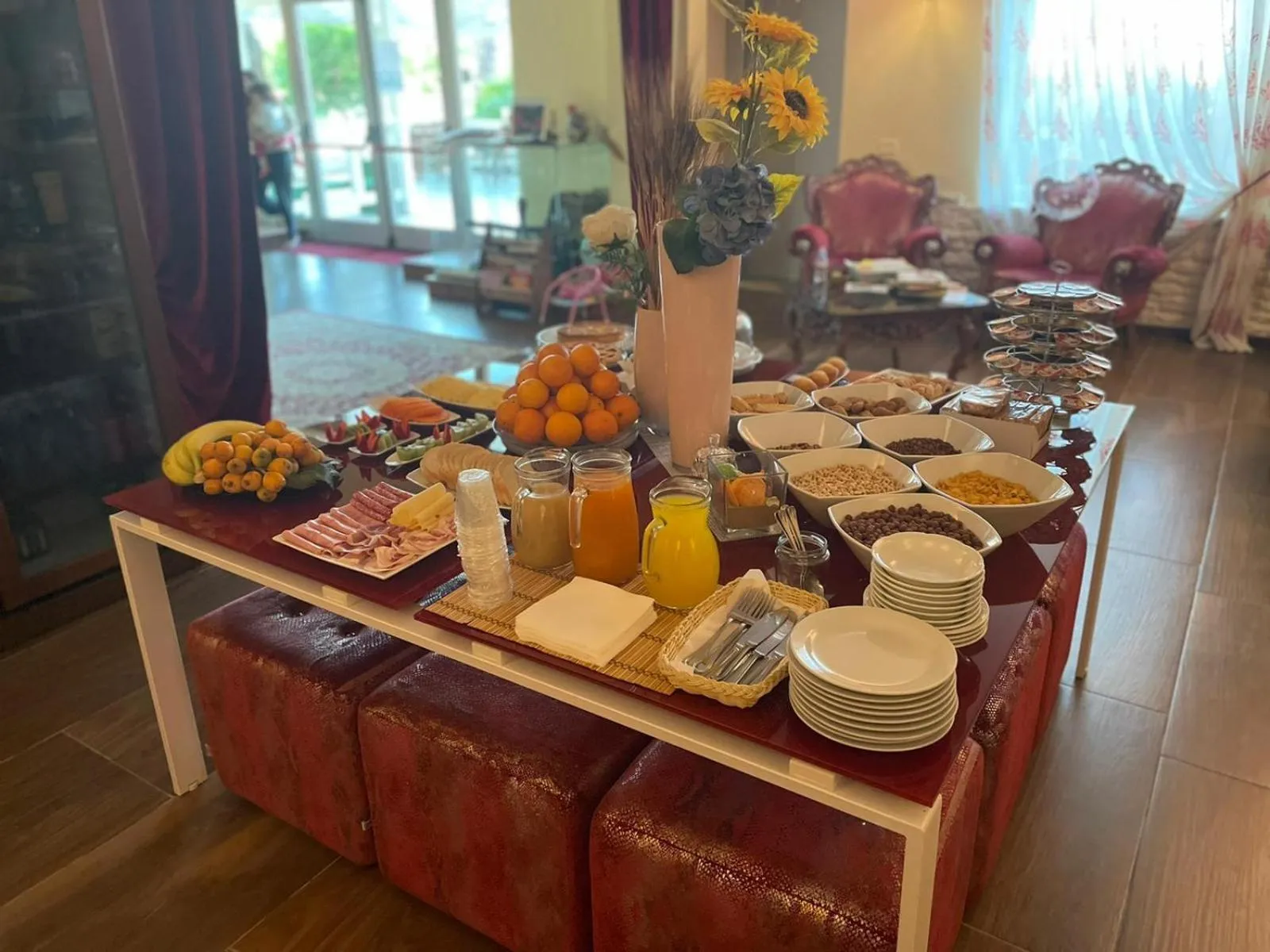 Continental breakfast in Mimí Hotel