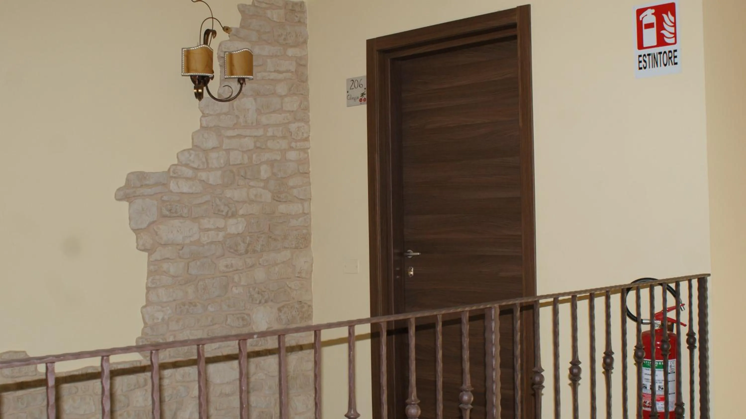 Facade/entrance in Mimí Hotel