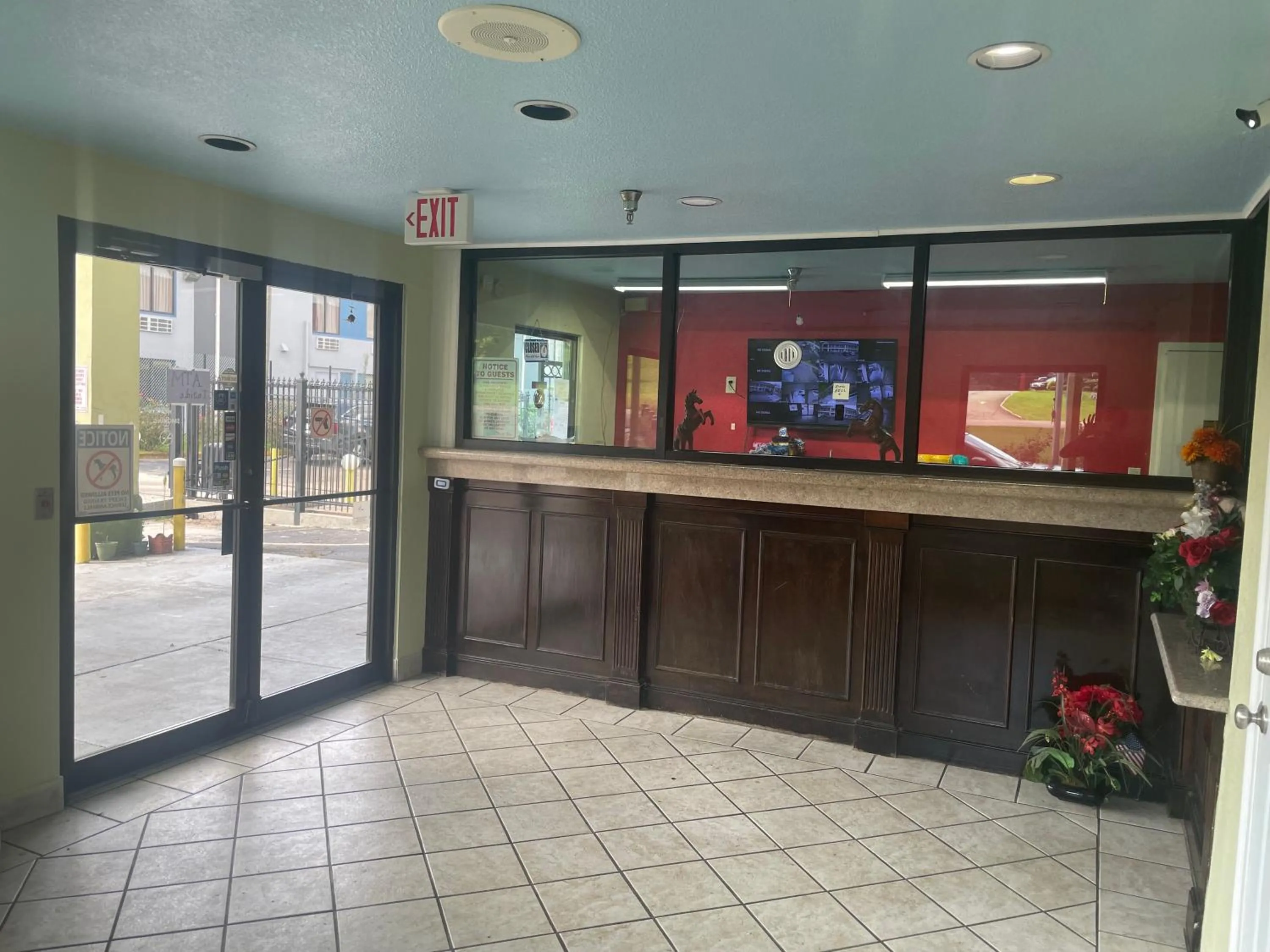 Lobby or reception in Mustang inn