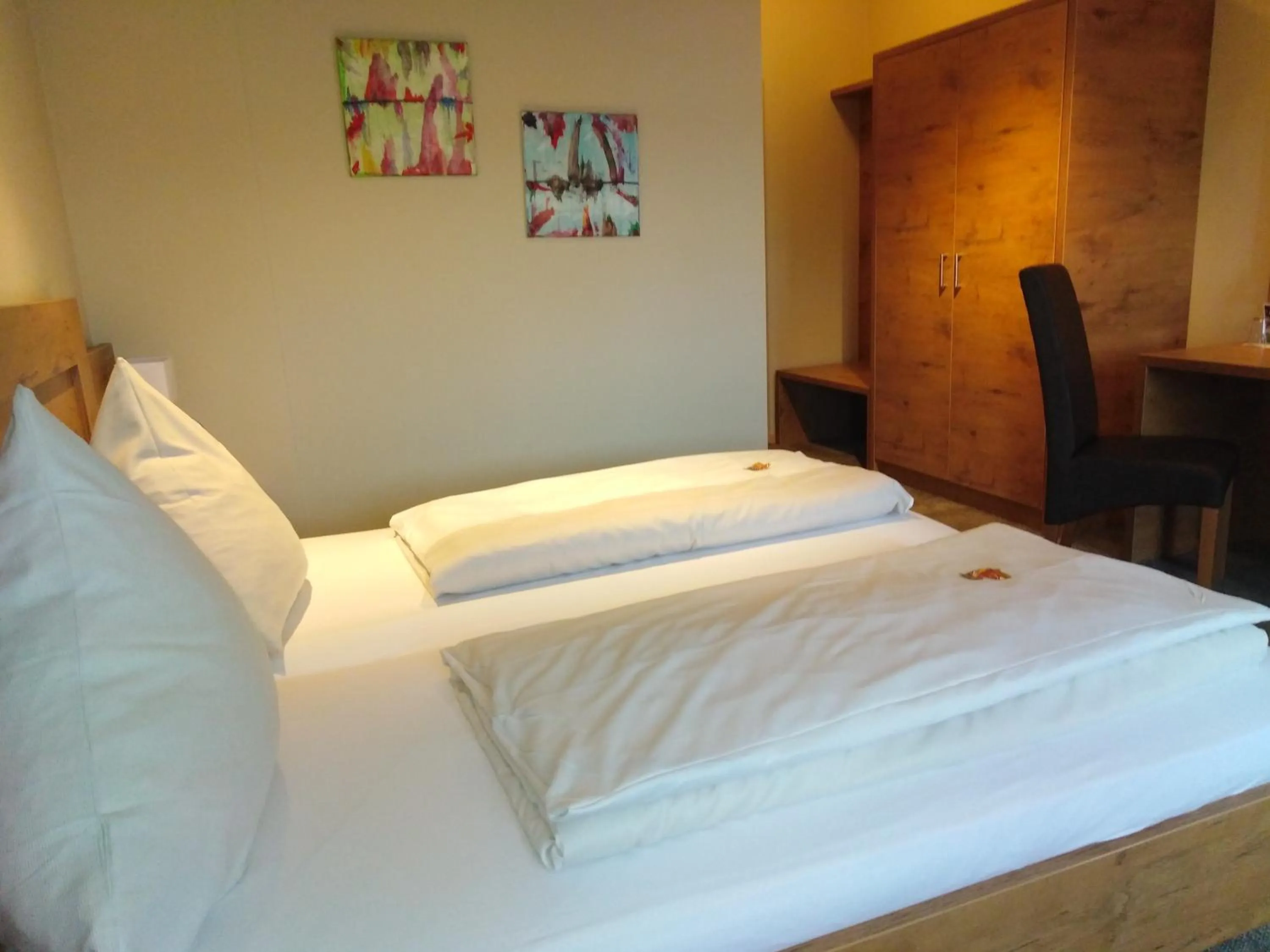 Photo of the whole room, Bed in Hotel Daimerwirt
