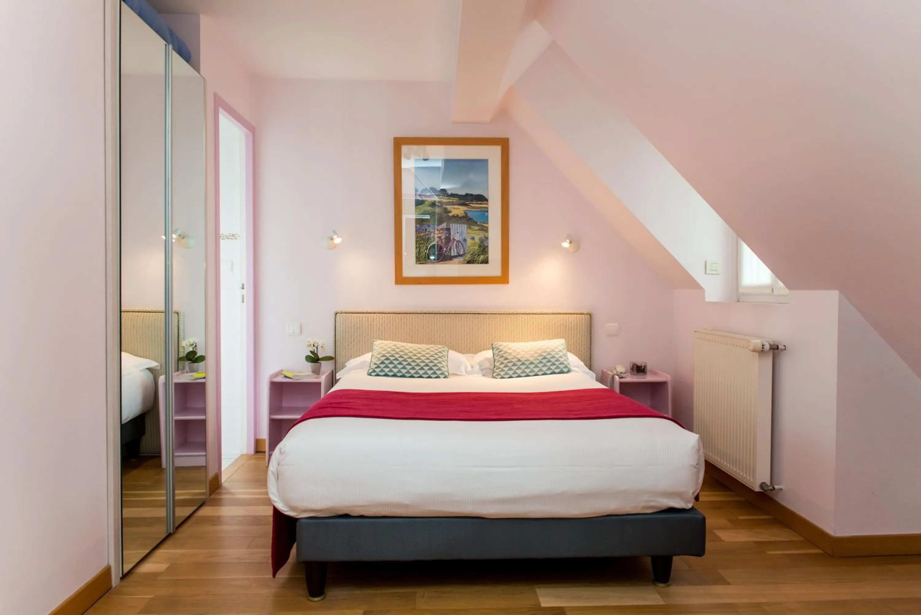 Photo of the whole room, Bed in Hôtel Lutétia & Spa