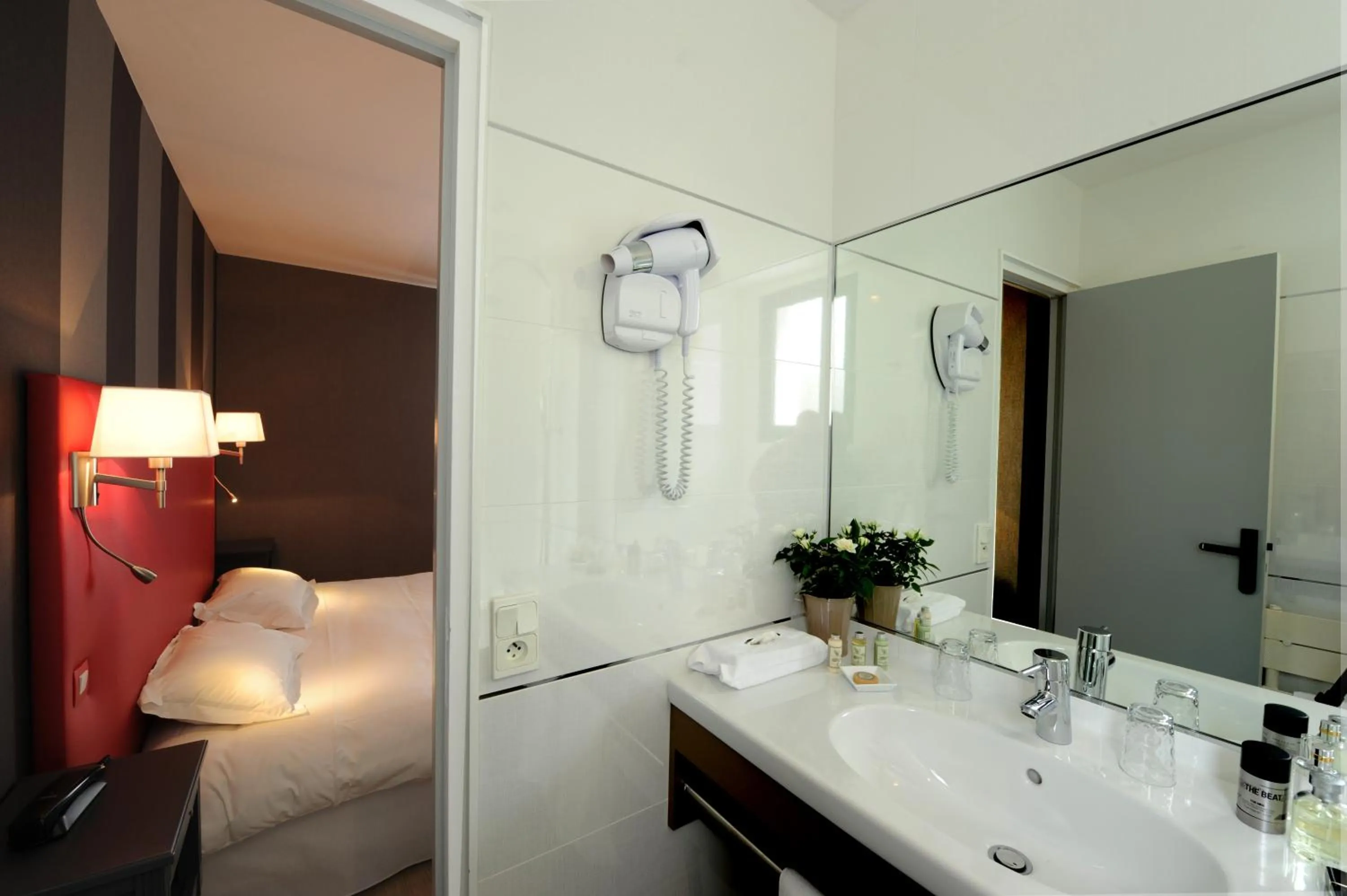 Bathroom in Hôtel Lutétia & Spa