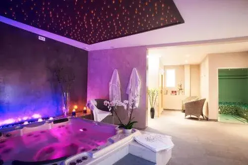 Classic Double Room in Hôtel Lutétia & Spa Classic Double Room in Hôtel Lutétia & Spa