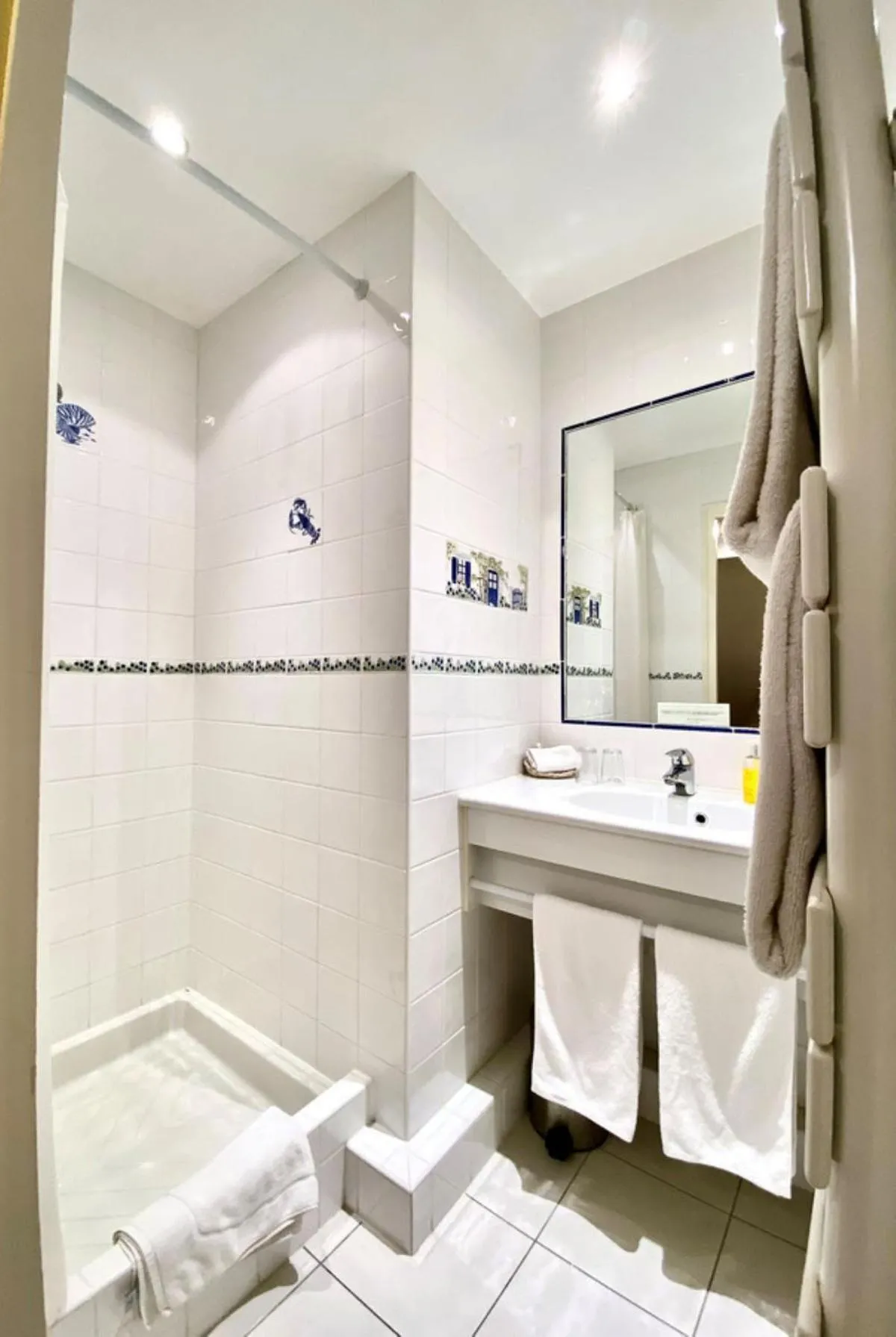 Shower in Hôtel Lutétia & Spa