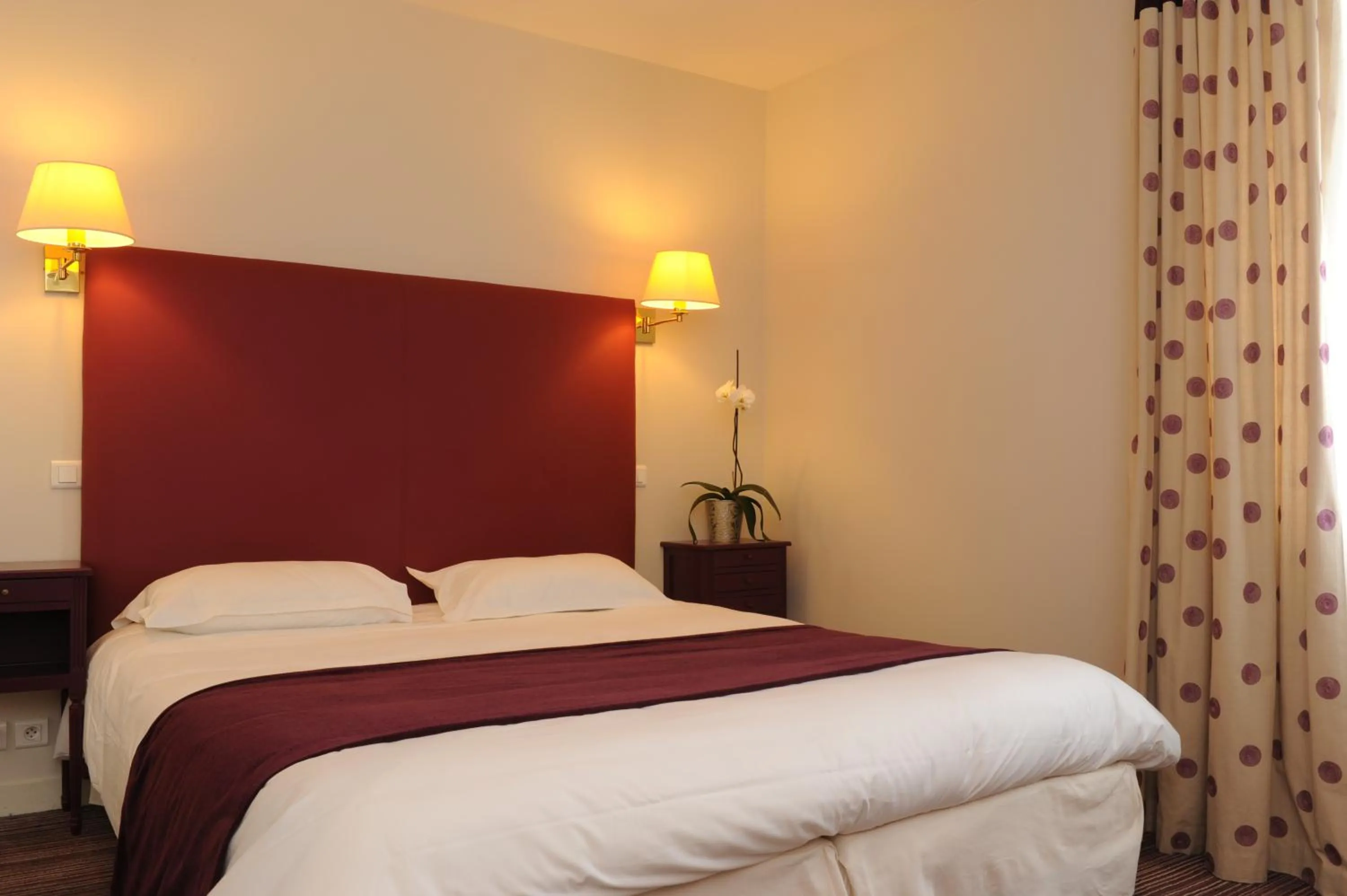Photo of the whole room, Bed in Hôtel Lutétia & Spa