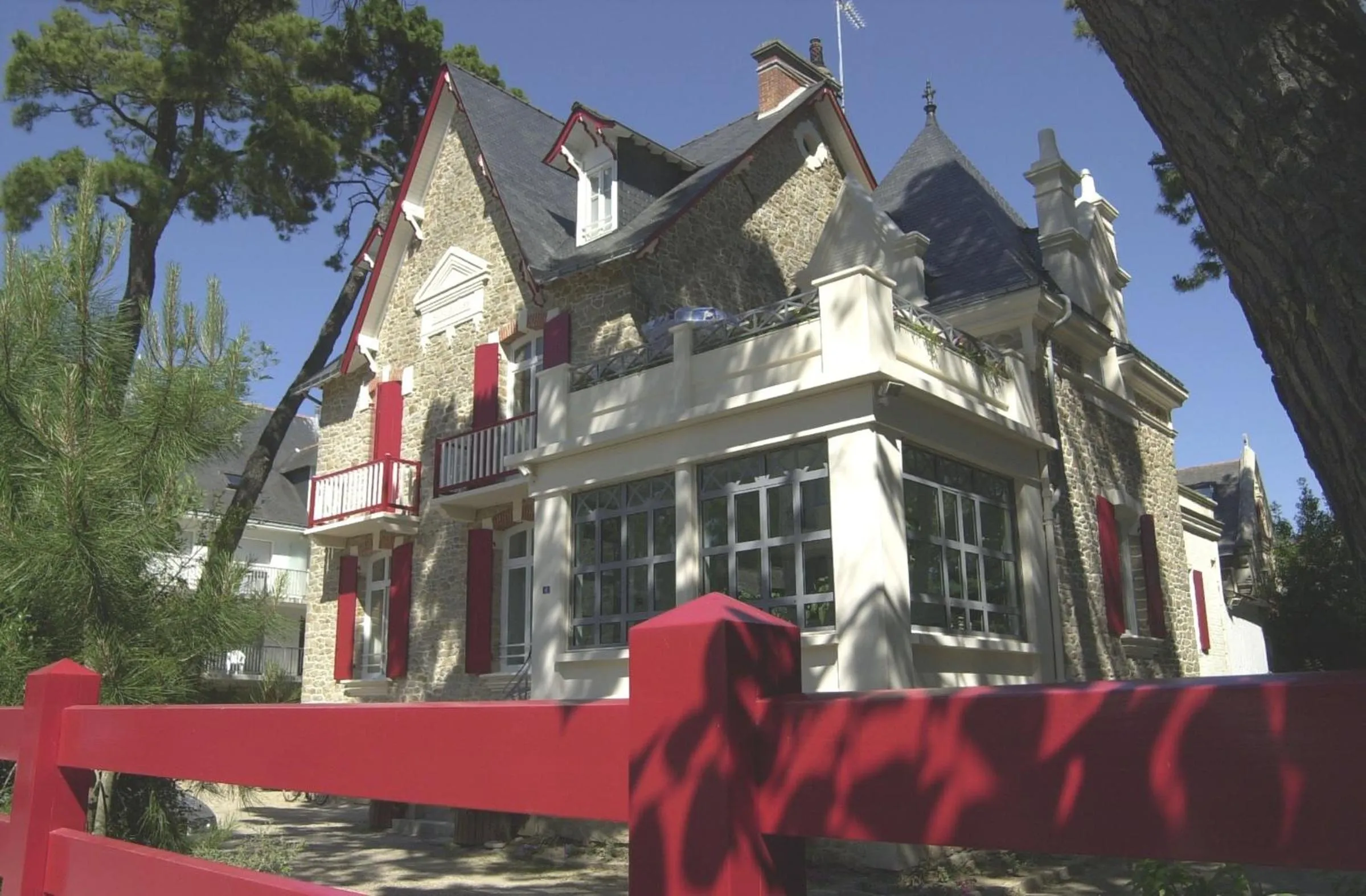 Facade/entrance in Hôtel Lutétia & Spa