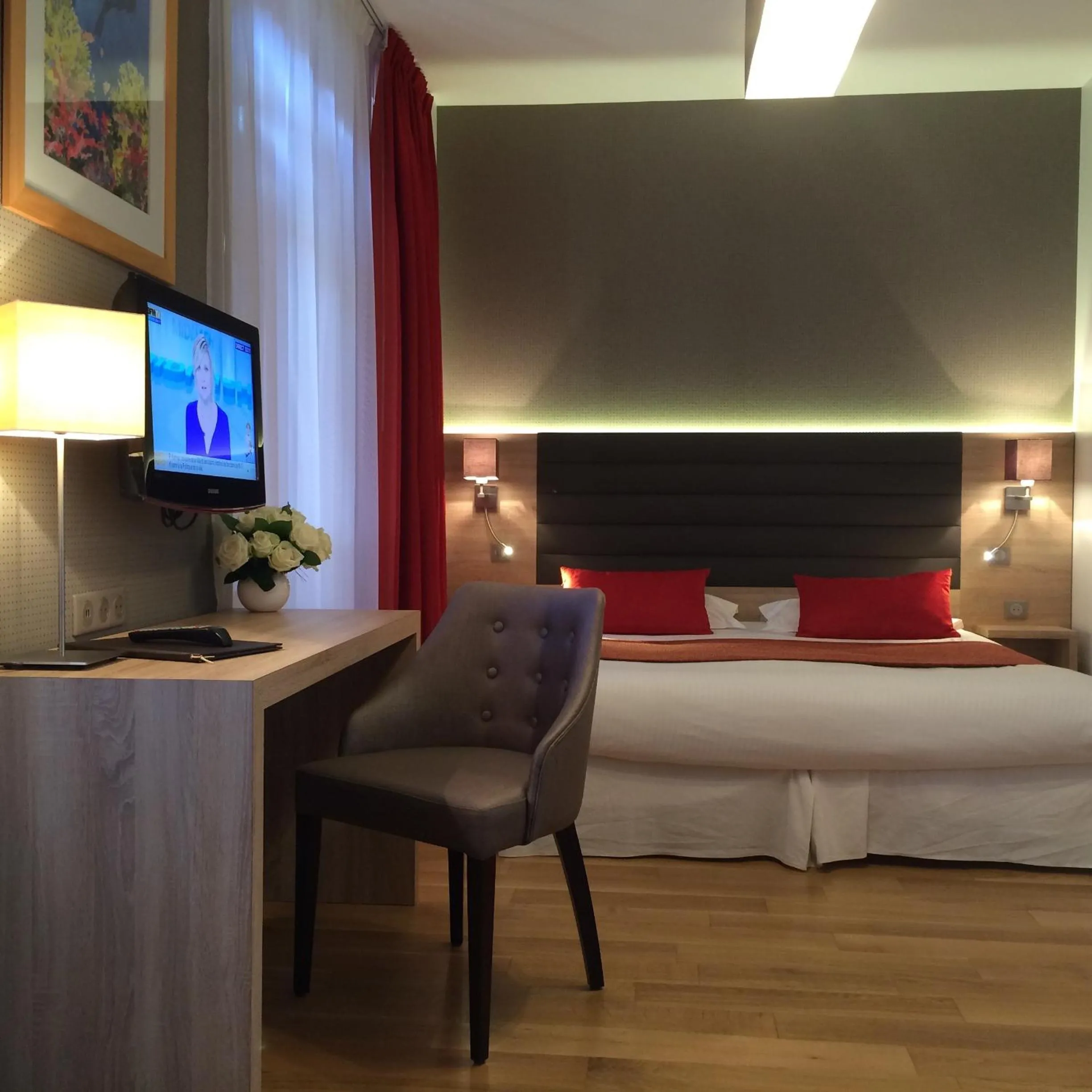 Photo of the whole room, Bed in Hôtel Lutétia & Spa