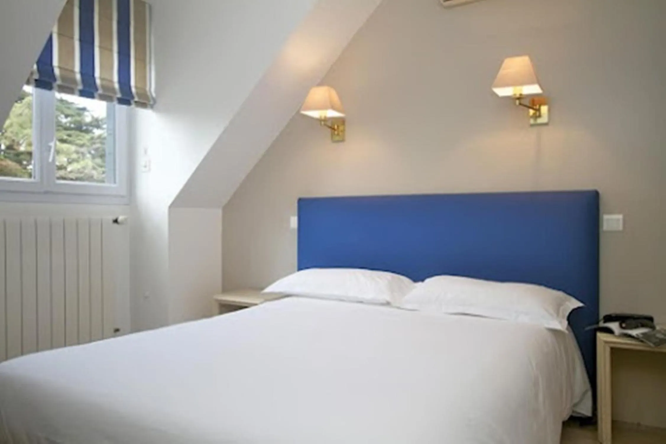 Photo of the whole room, Bed in Hôtel Lutétia & Spa
