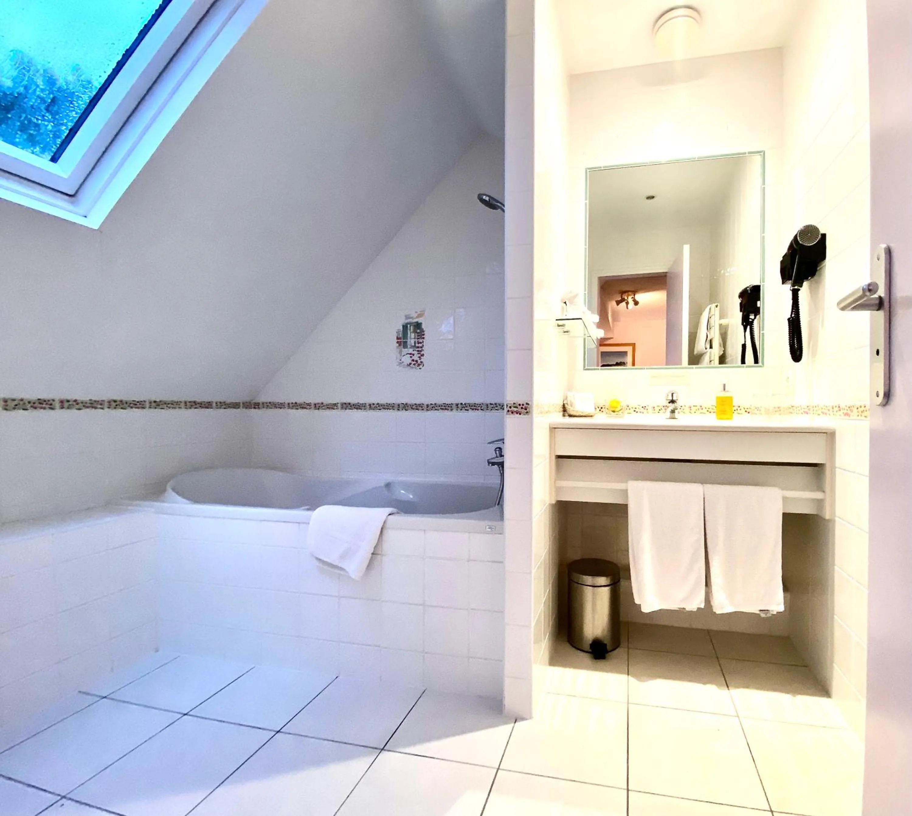 Bathroom in Hôtel Lutétia & Spa