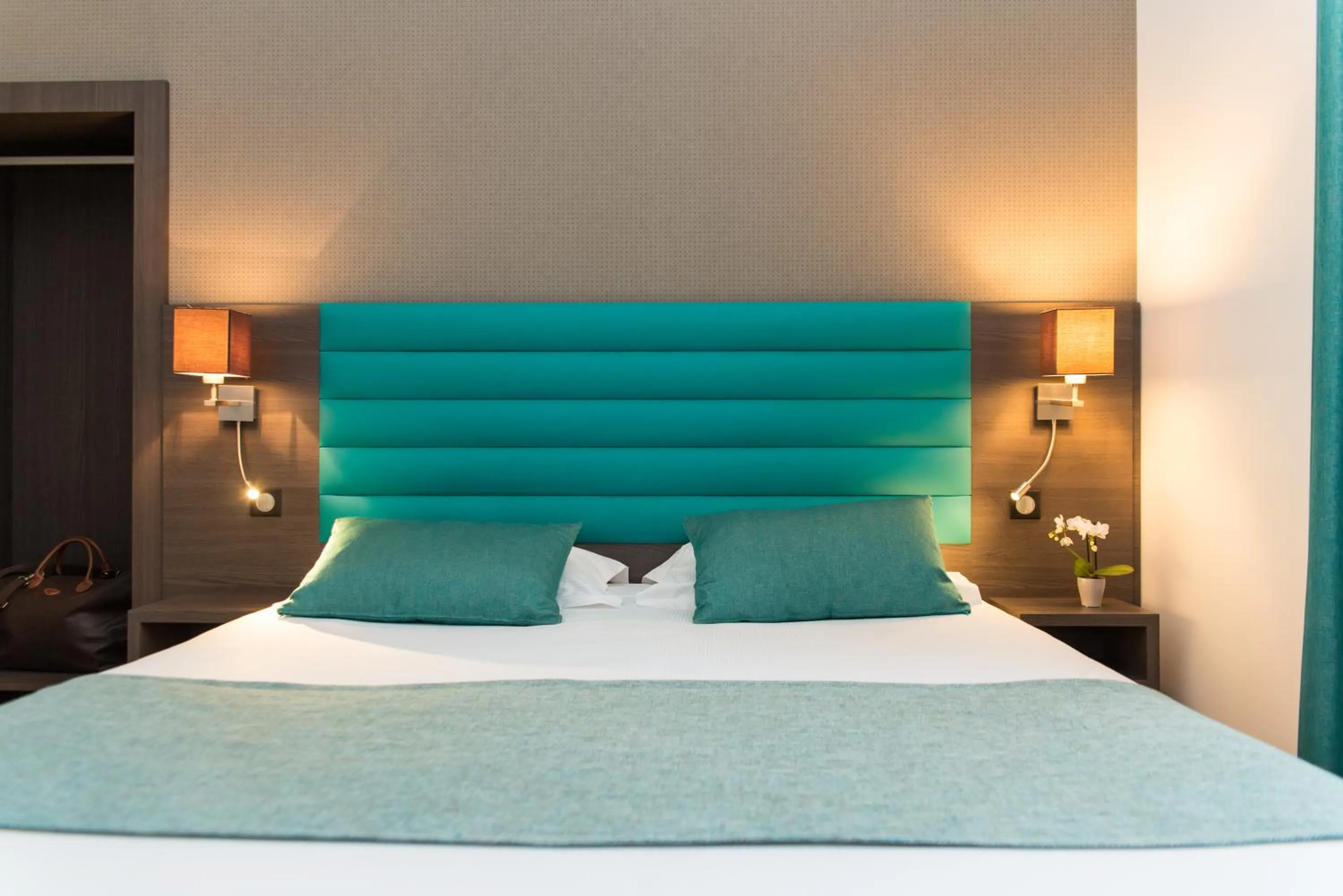 Bedroom, Bed in Hôtel Lutétia & Spa