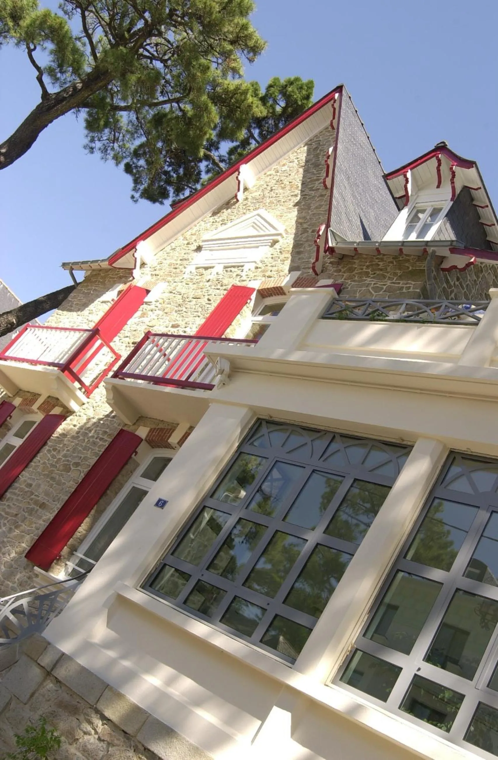 Facade/entrance in Hôtel Lutétia & Spa