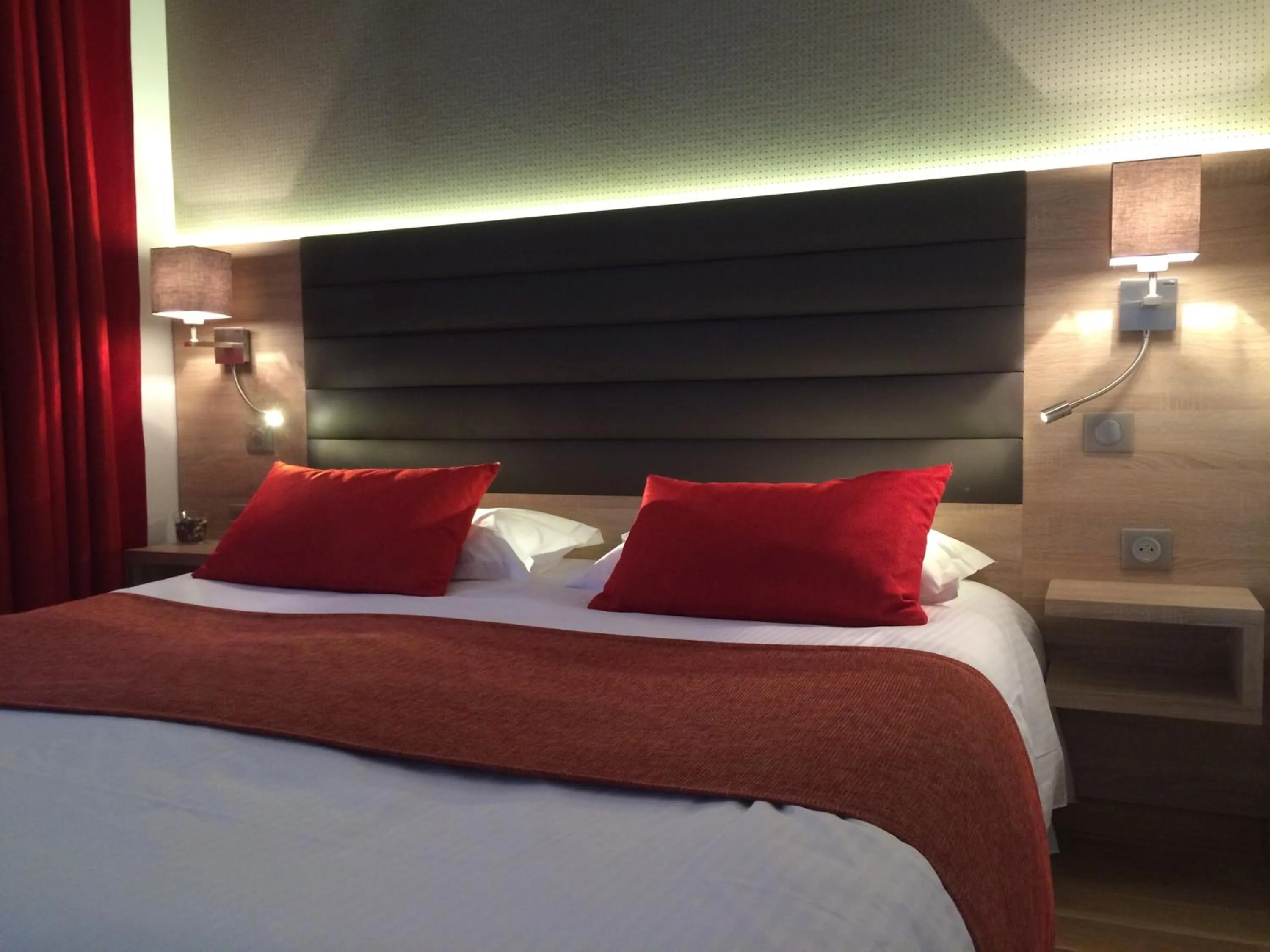 Photo of the whole room, Bed in Hôtel Lutétia & Spa