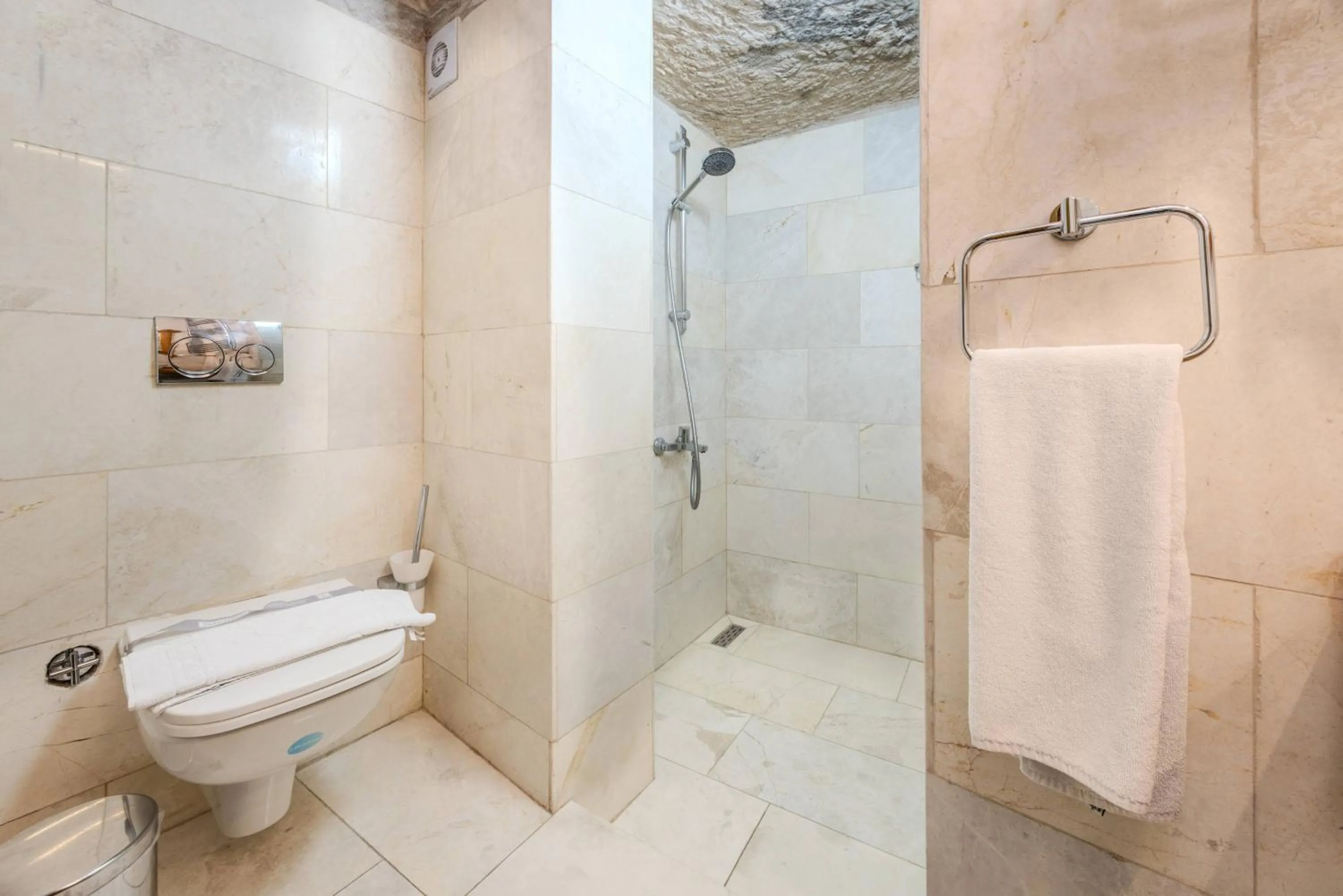 Shower in Vasıl Cave Hotel