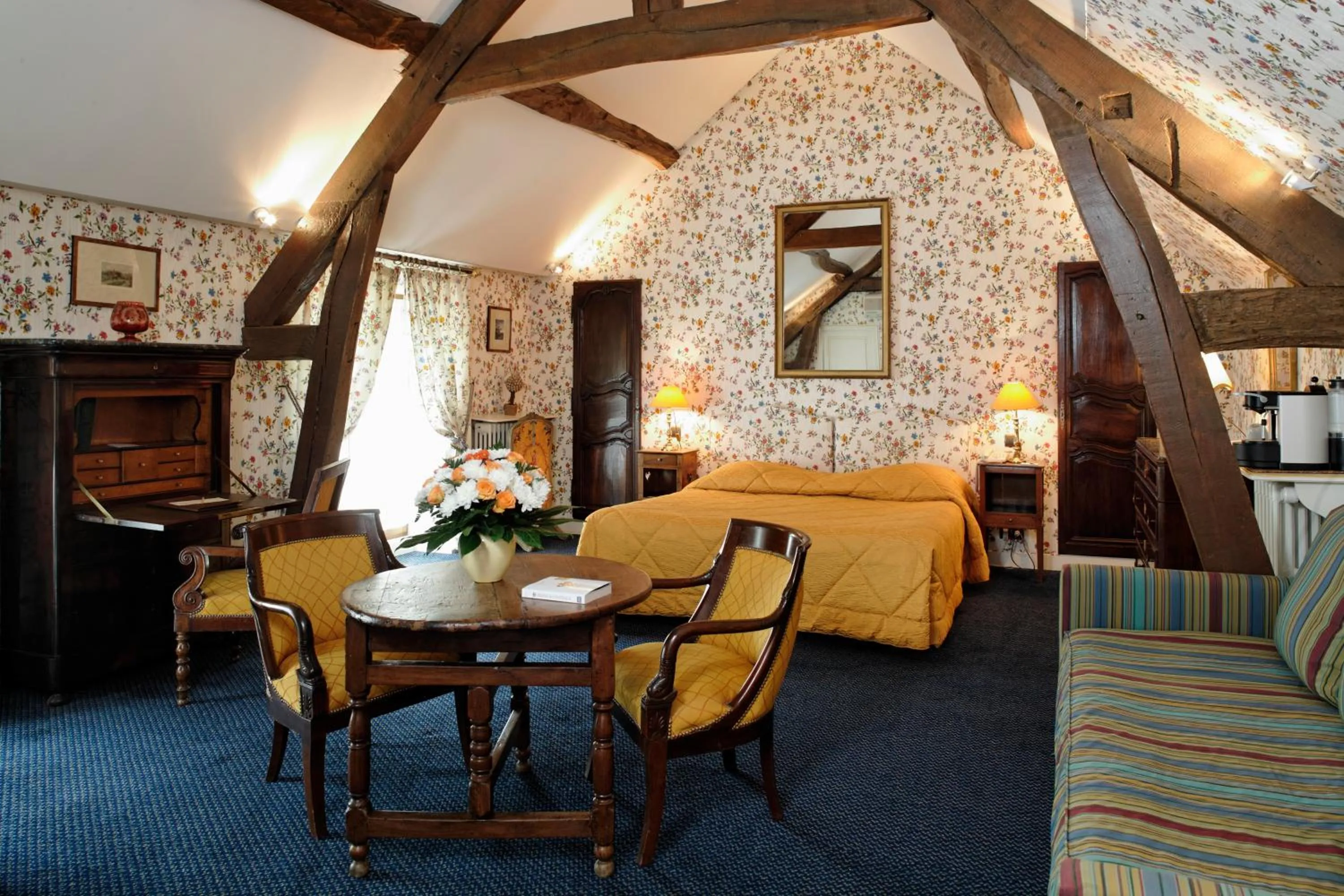 Photo of the whole room, Bed in Hôtellerie Du Bas-Bréau