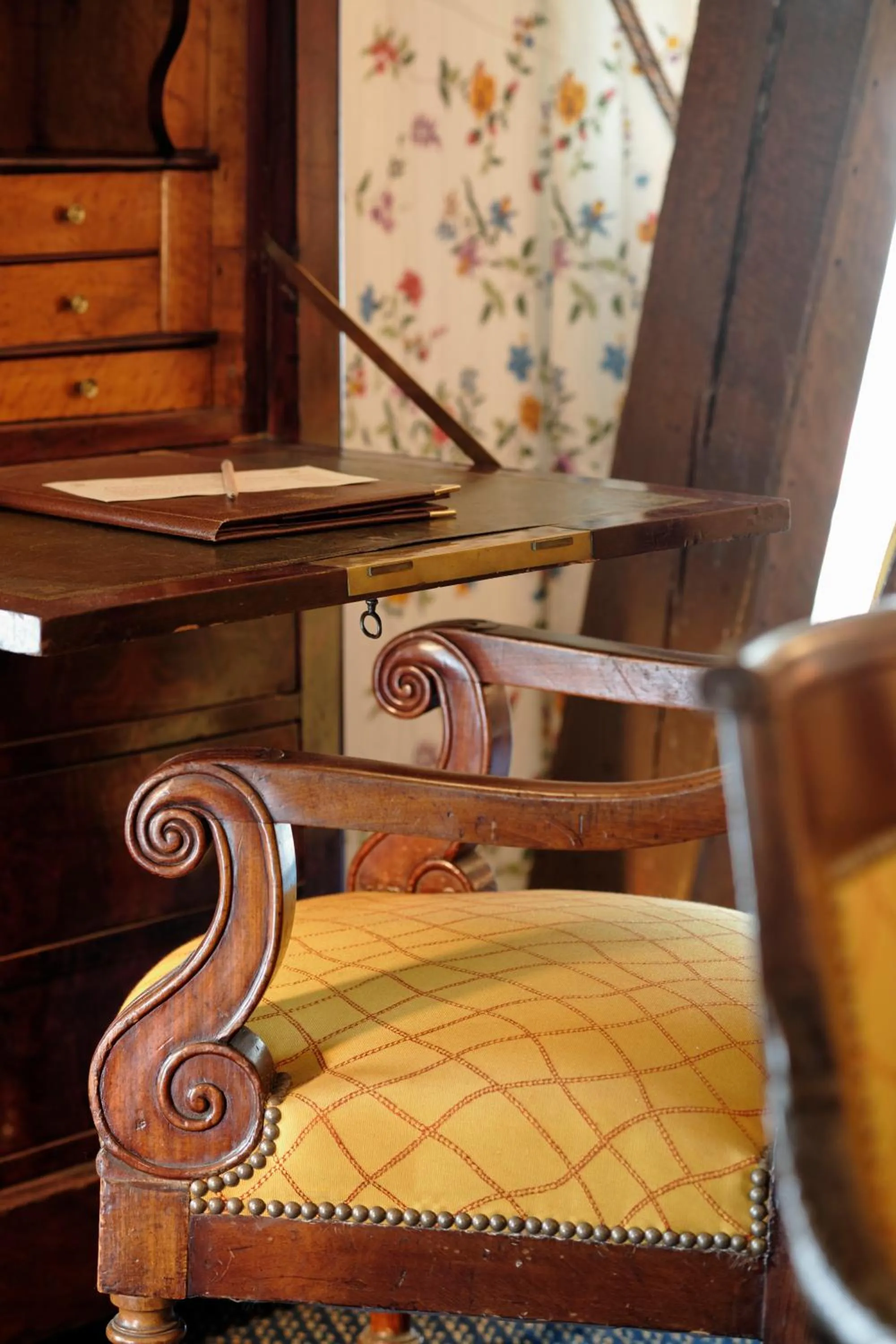 Seating area, Bed in Hôtellerie Du Bas-Bréau