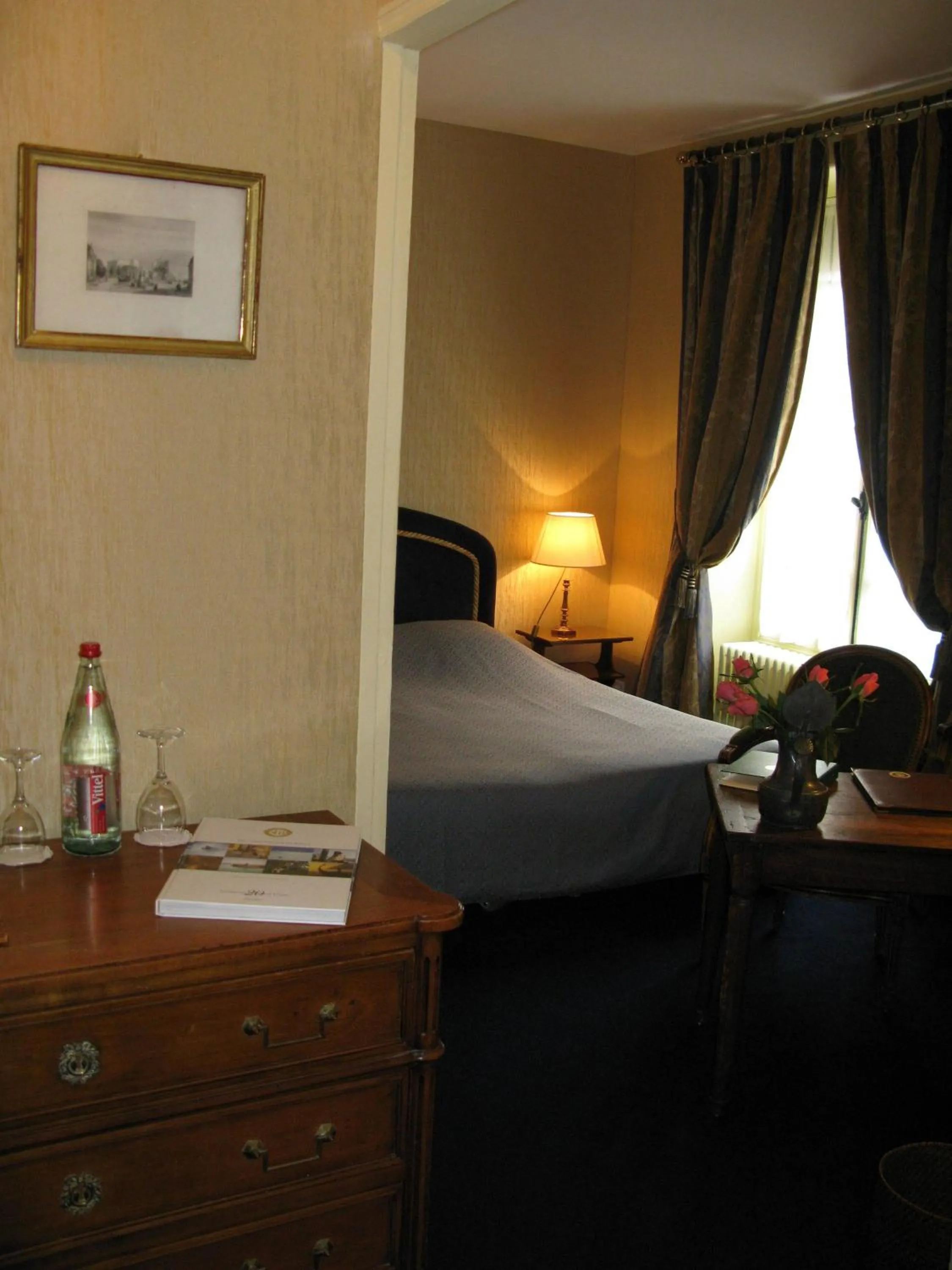 Bedroom, Bed in Hôtellerie Du Bas-Bréau