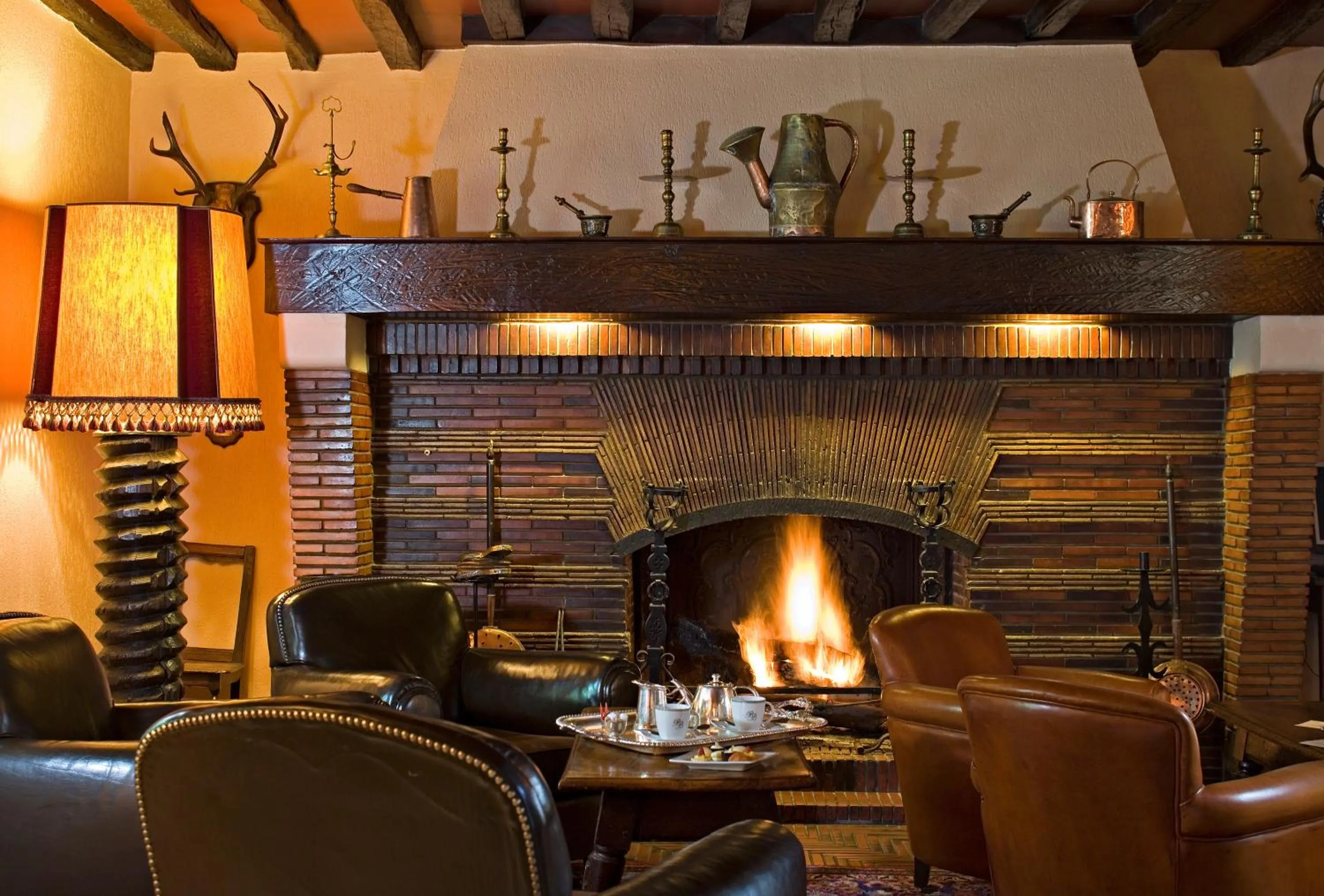 Lounge or bar in Hôtellerie Du Bas-Bréau