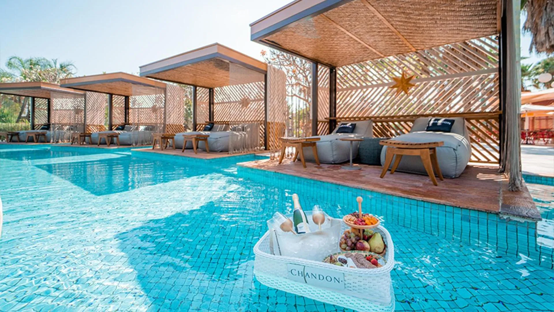 Food and drinks in Hot Beach Suites