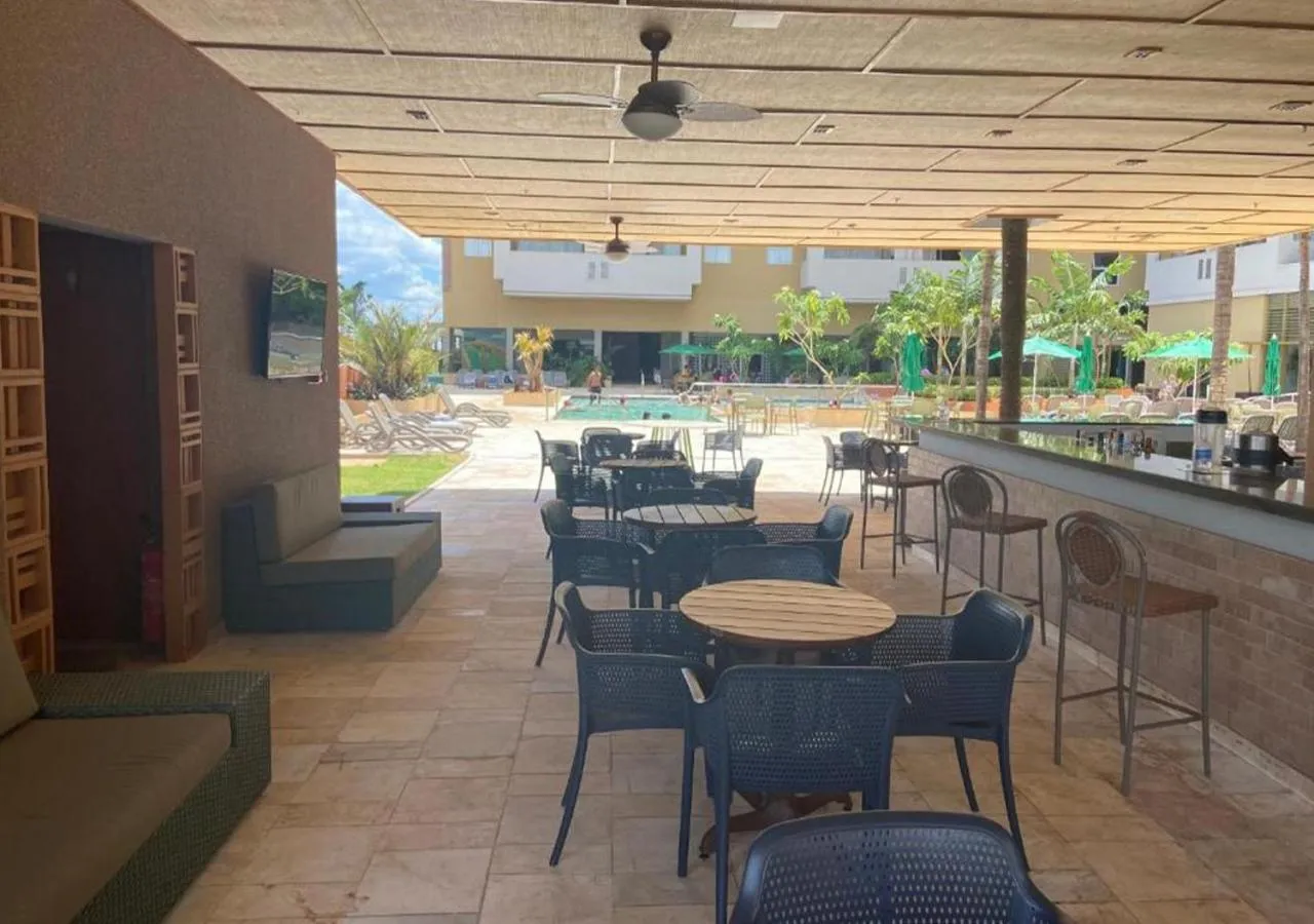 Restaurant/places to eat in Hot Beach Suites