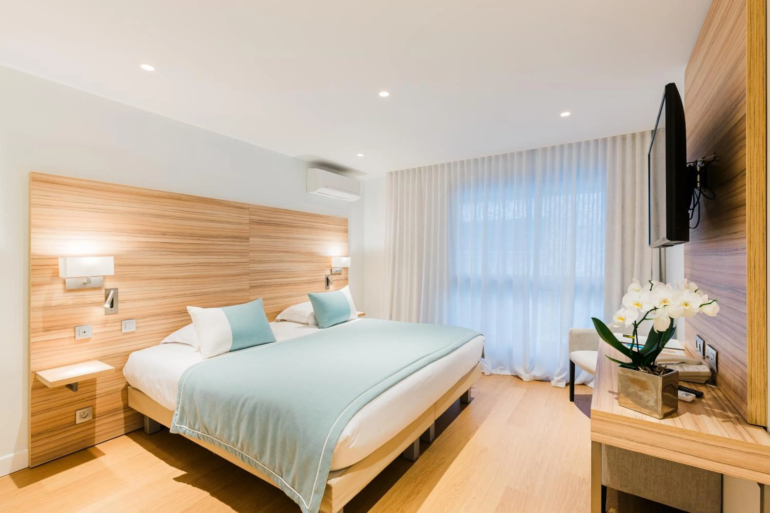 Bed in Hôtel Hélios