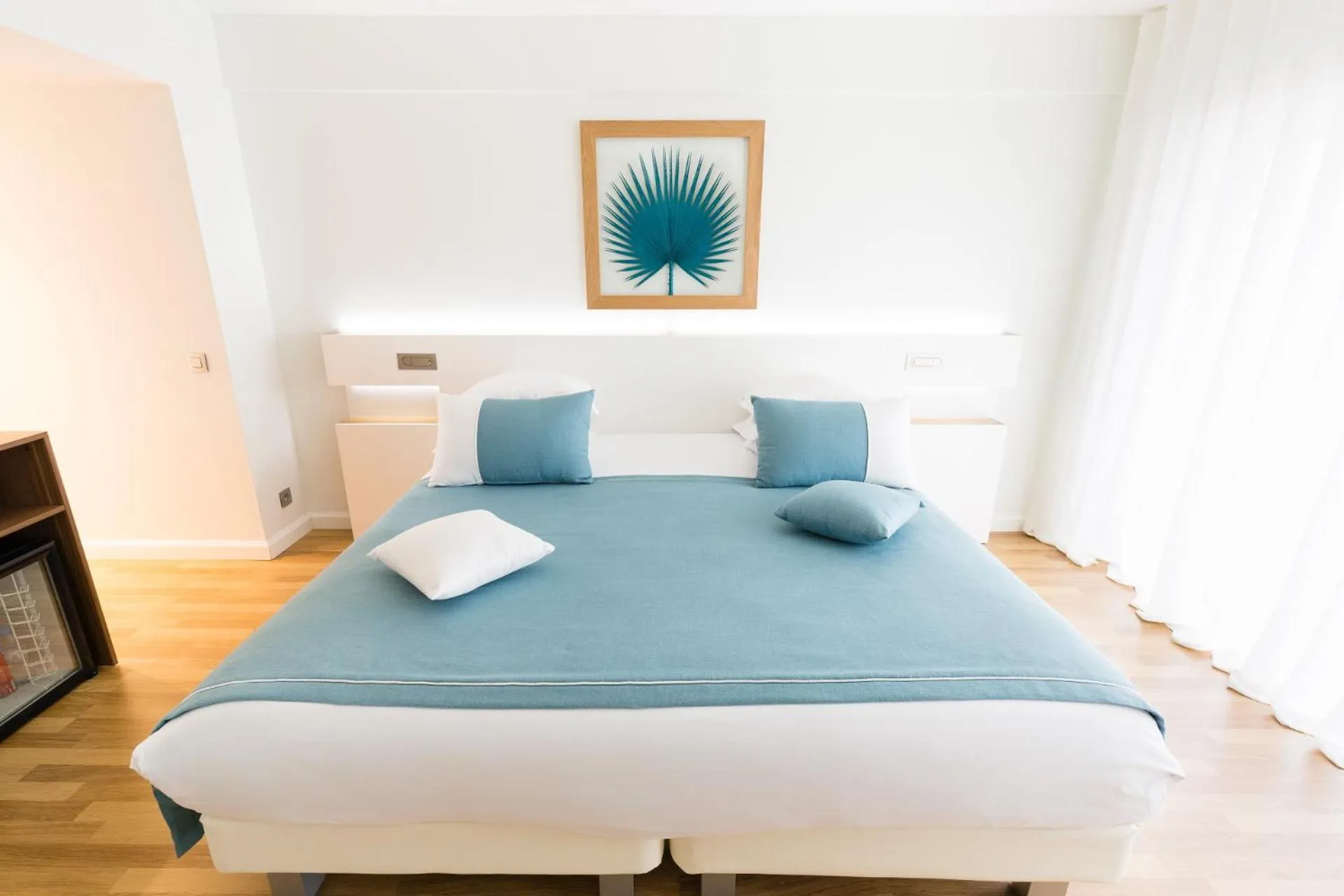 Photo of the whole room, Bed in Hôtel Hélios