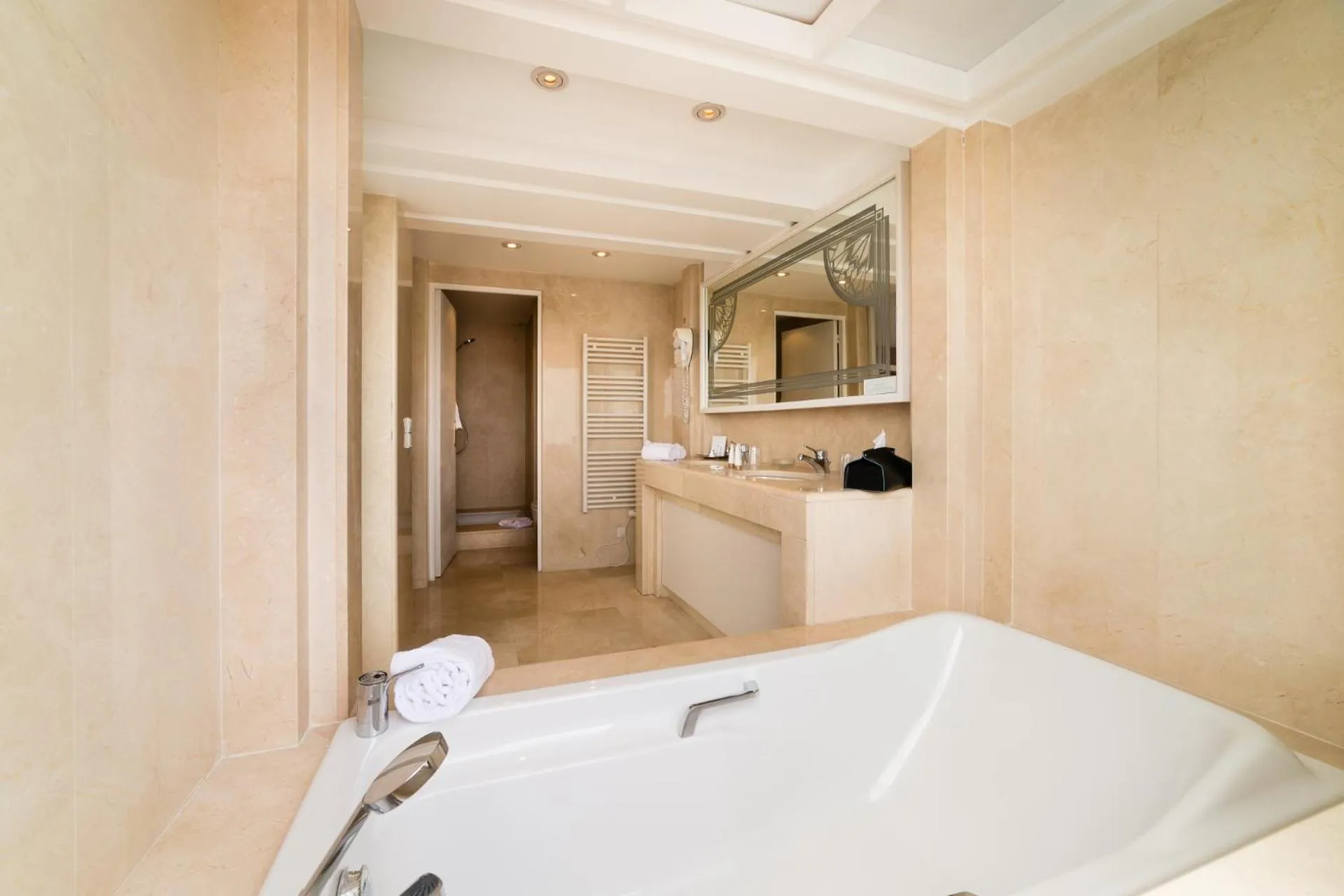 Bathroom in Hôtel Hélios