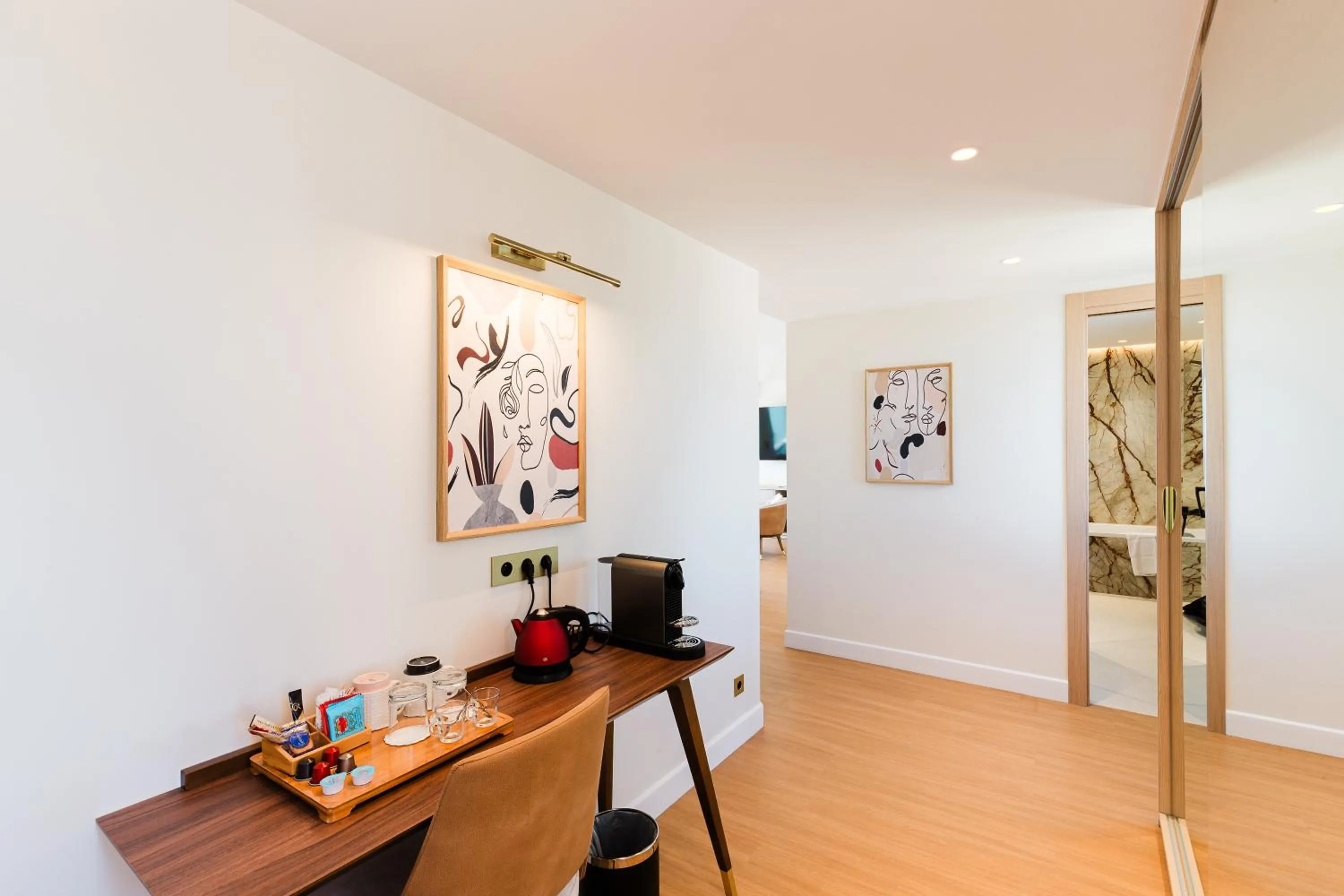 Coffee/tea facilities in Hôtel Hélios