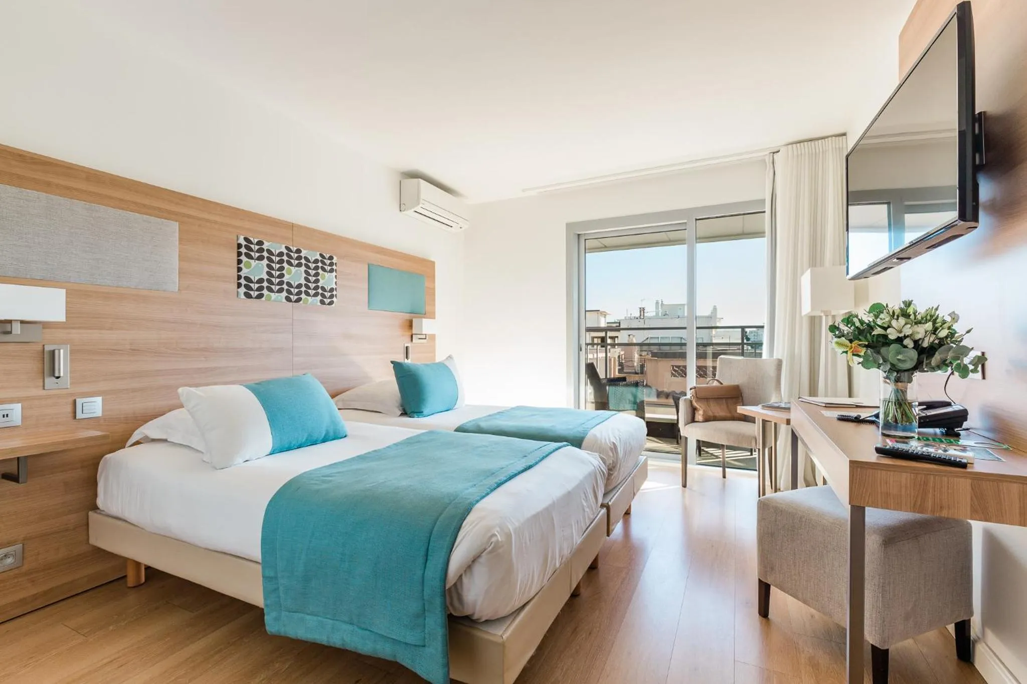 Bedroom, Bed in Hôtel Hélios