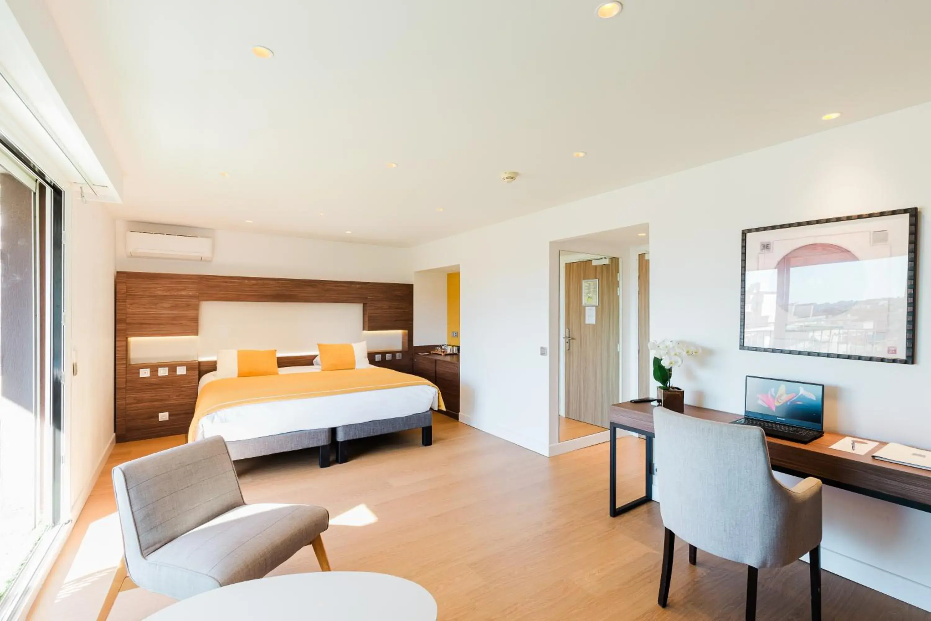 Junior Suite with City View in Hôtel Hélios Junior Suite with City View in Hôtel Hélios