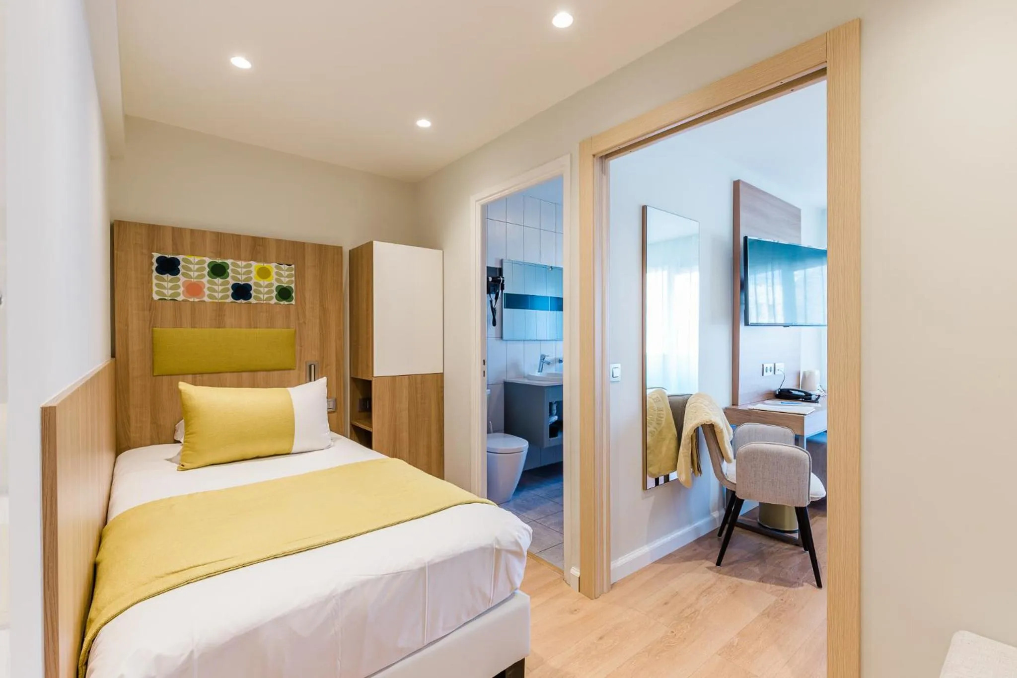 Bedroom, Bed in Hôtel Hélios