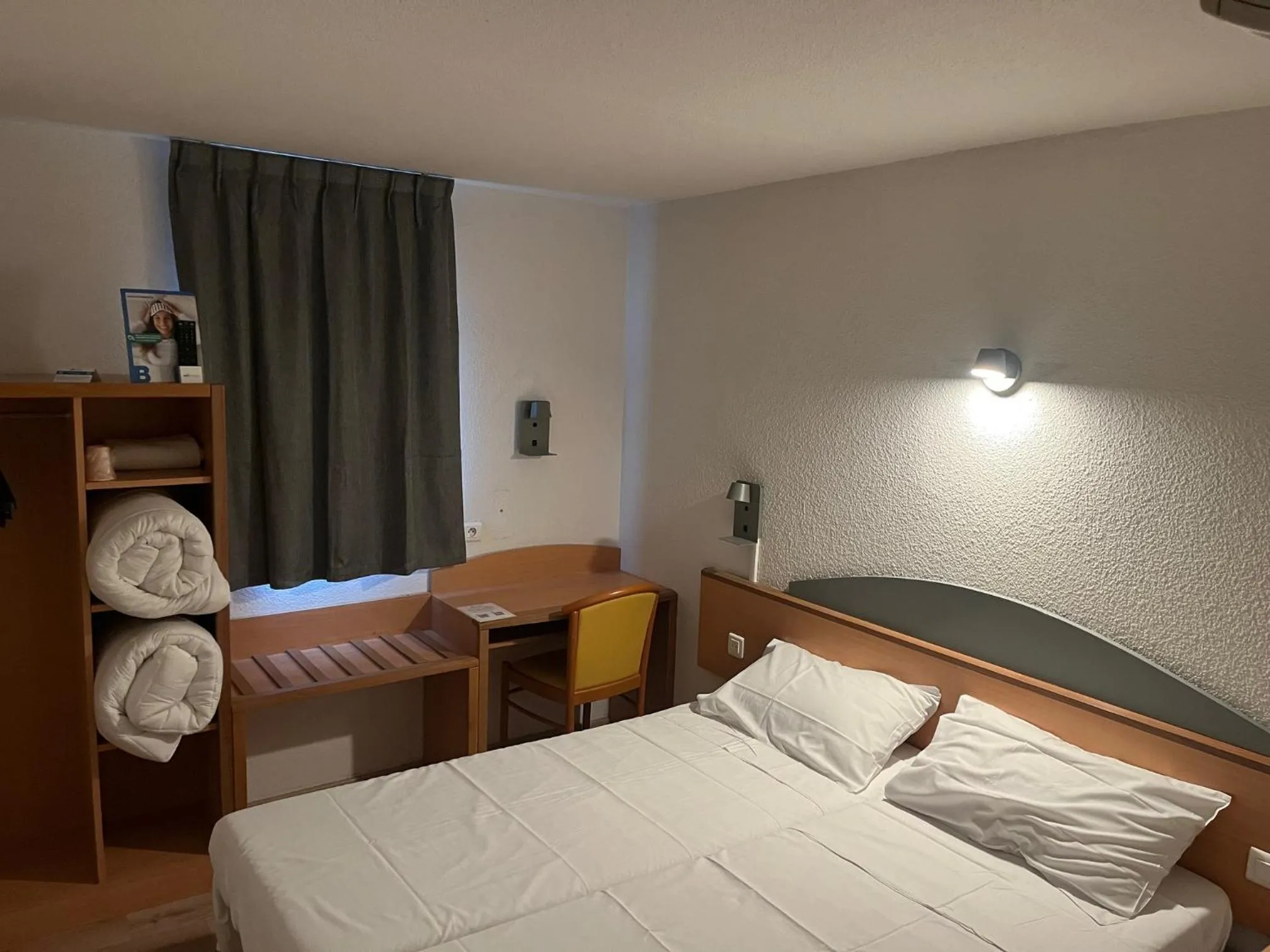 Photo of the whole room, Bed in Brit Hotel Essentiel Millau