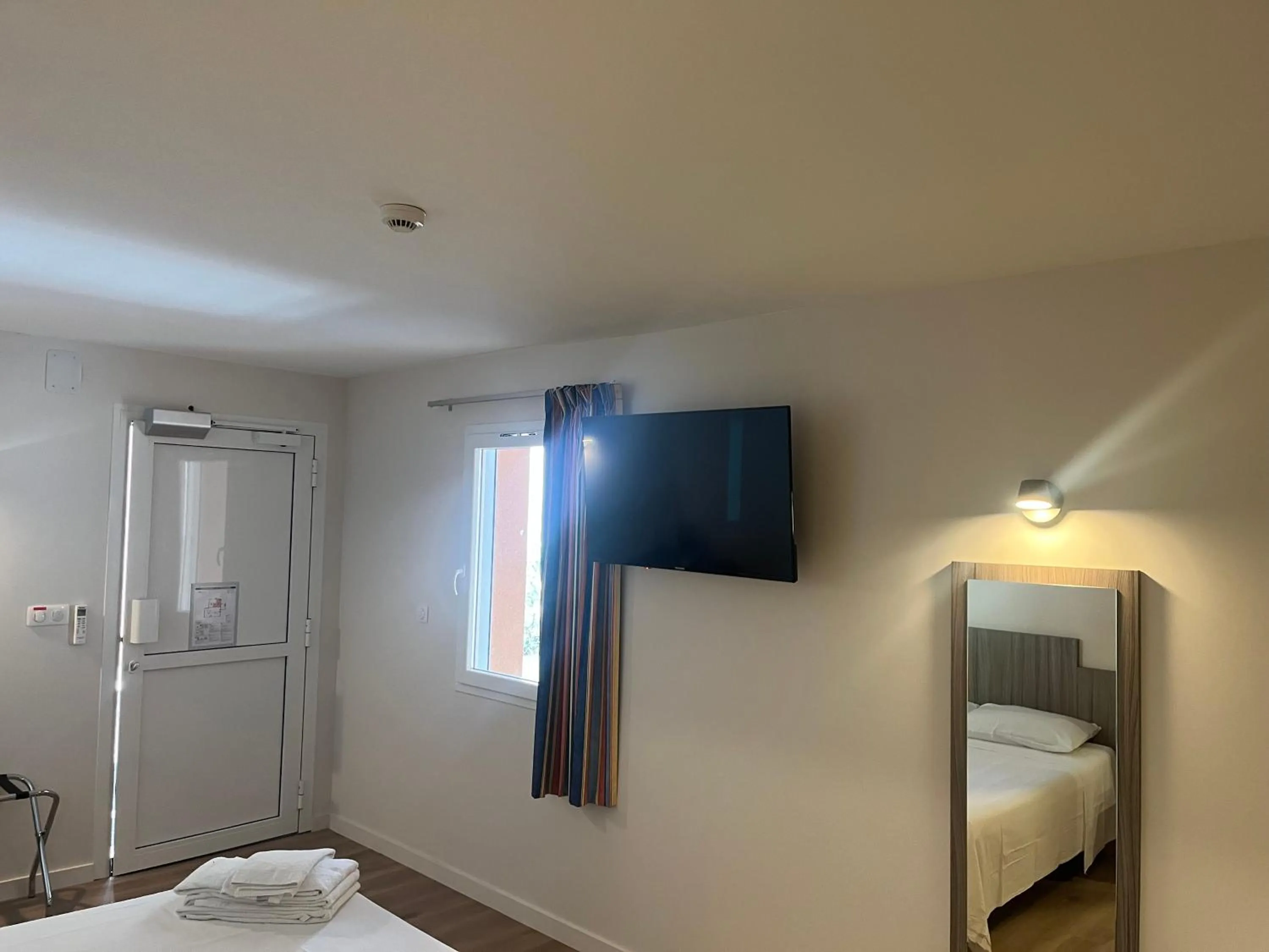 Photo of the whole room, Bed in Brit Hotel Essentiel Millau