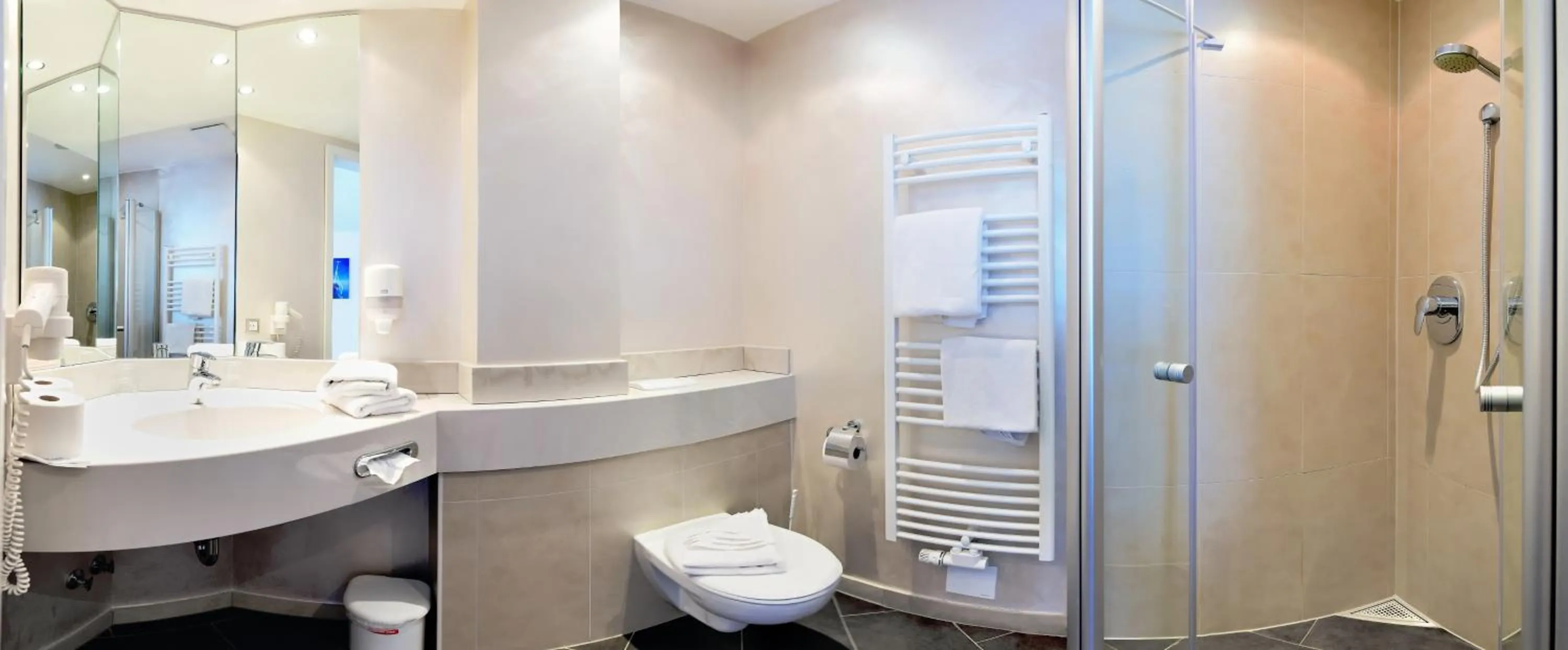 Shower in BE BIO Hotel be natural - direkt am Wasser