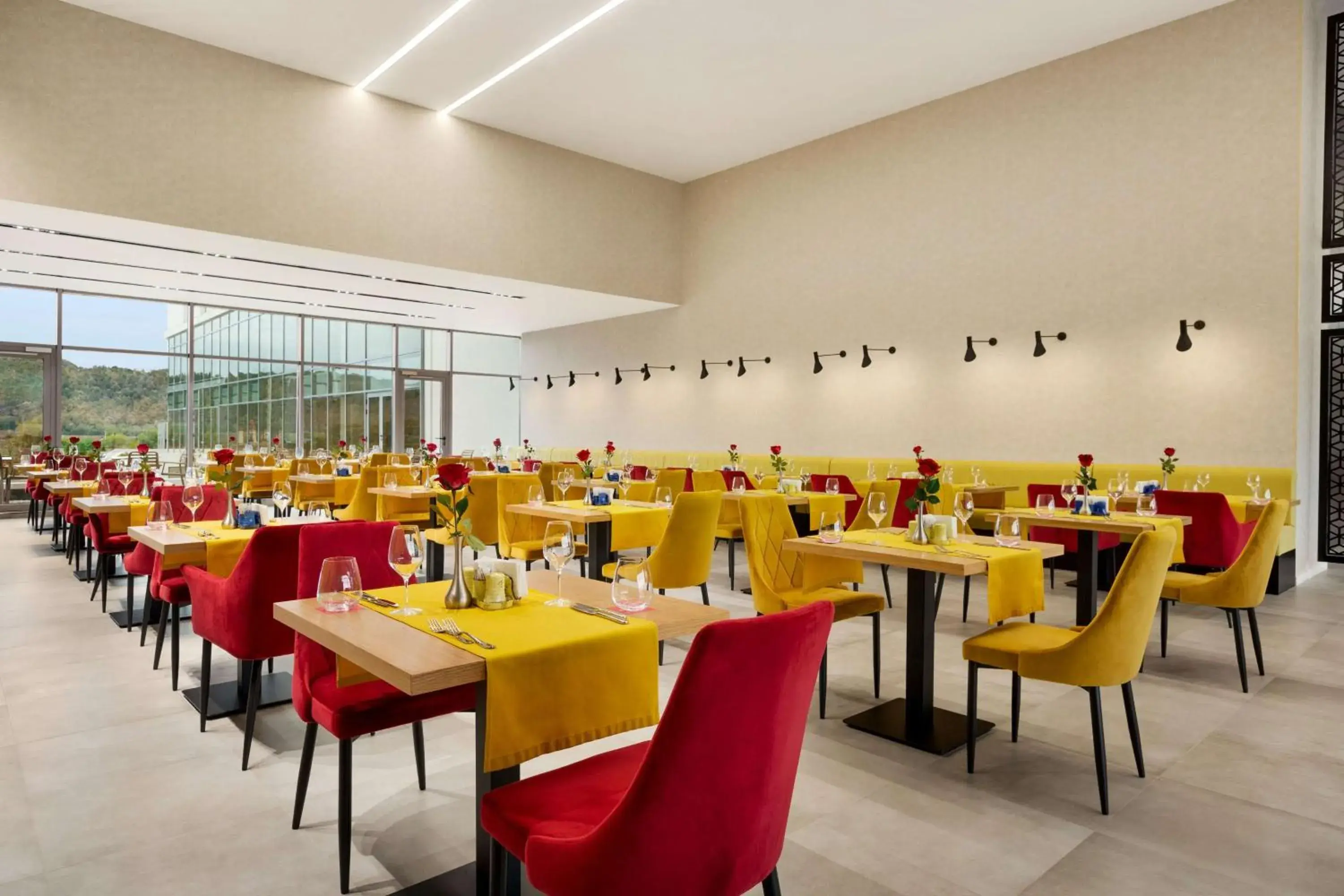 Restaurant/places to eat in Ramada by Wyndham Targu Jiu Restaurant/places to eat in Ramada by Wyndham Targu Jiu