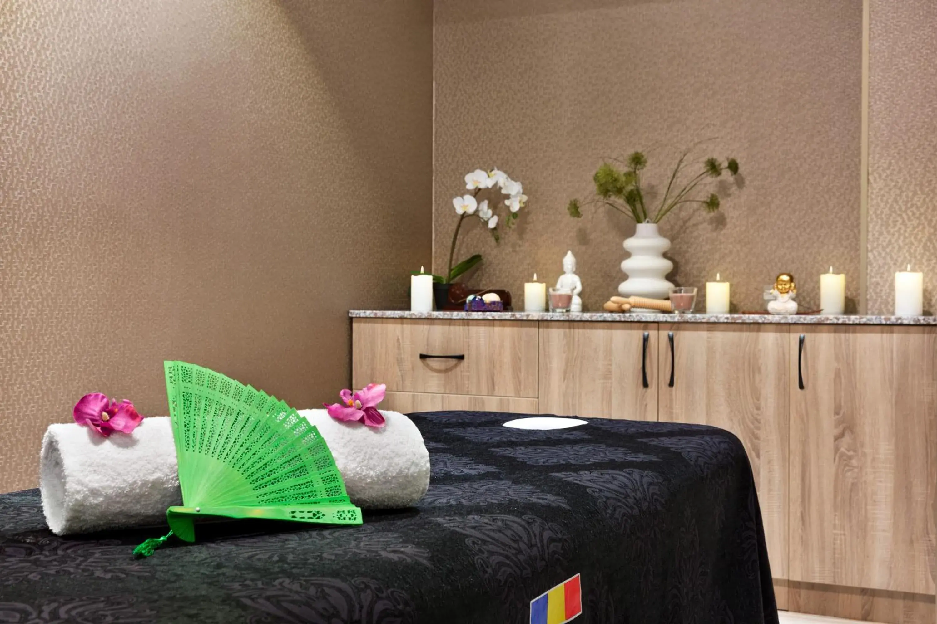 Massage, Bed in Ramada by Wyndham Targu Jiu Massage, Bed in Ramada by Wyndham Targu Jiu