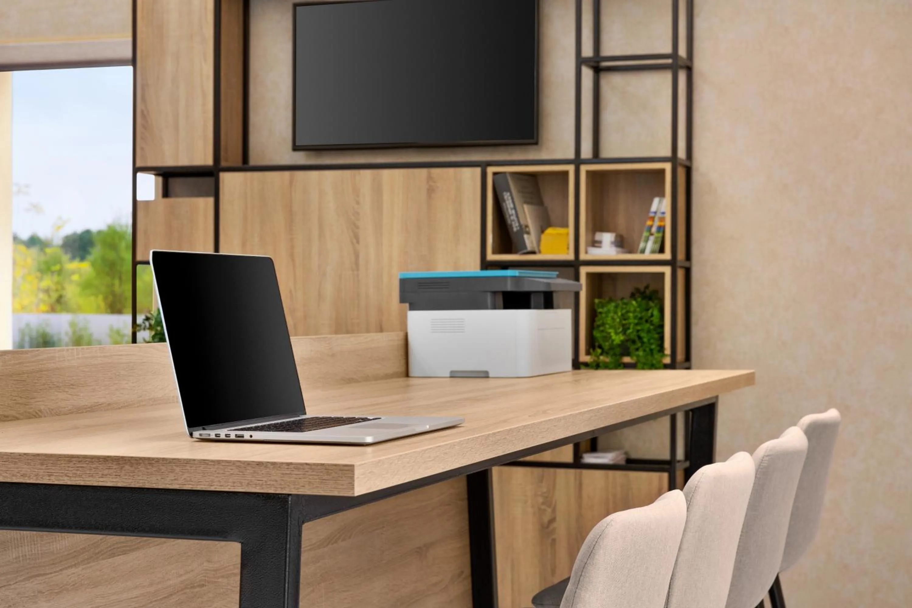 TV and multimedia in Ramada by Wyndham Targu Jiu