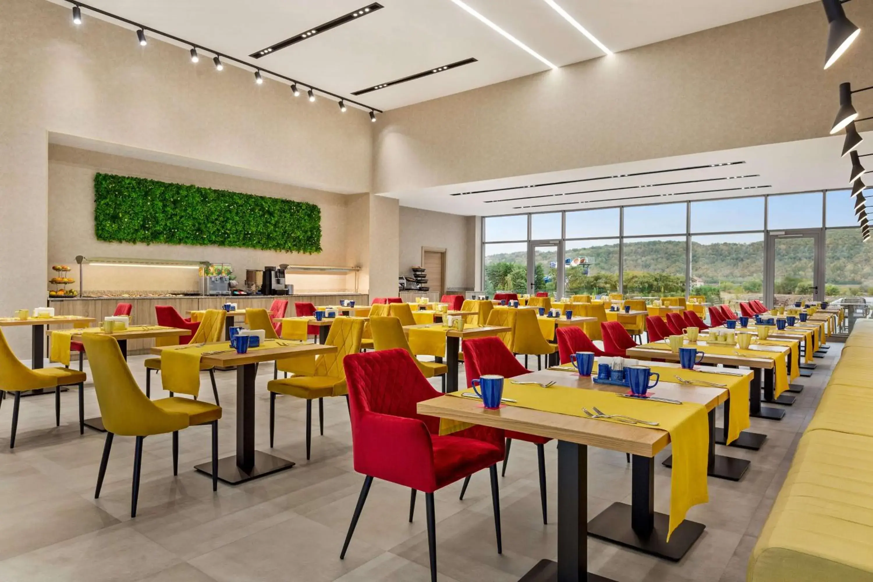 Restaurant/places to eat in Ramada by Wyndham Targu Jiu Restaurant/places to eat in Ramada by Wyndham Targu Jiu