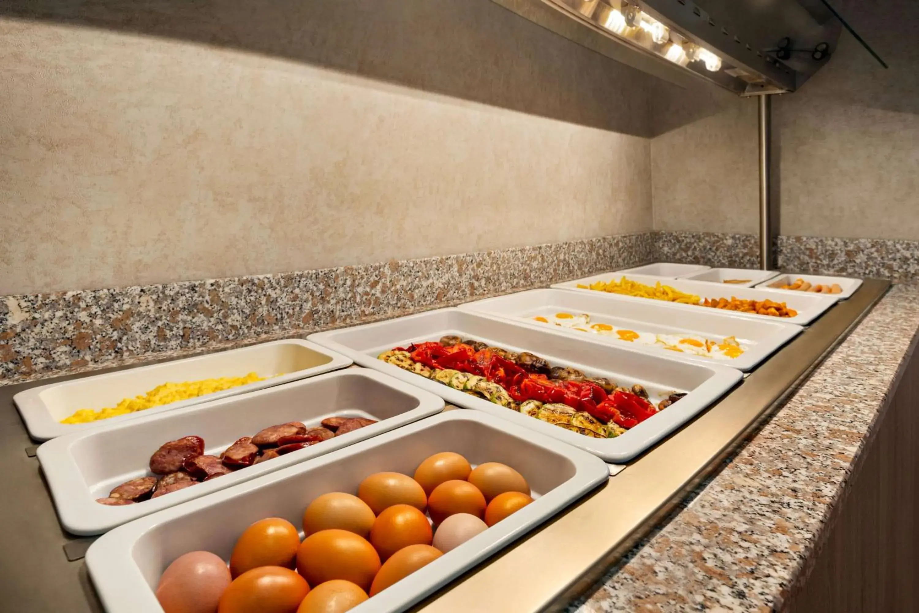 Restaurant/places to eat in Ramada by Wyndham Targu Jiu Restaurant/places to eat in Ramada by Wyndham Targu Jiu