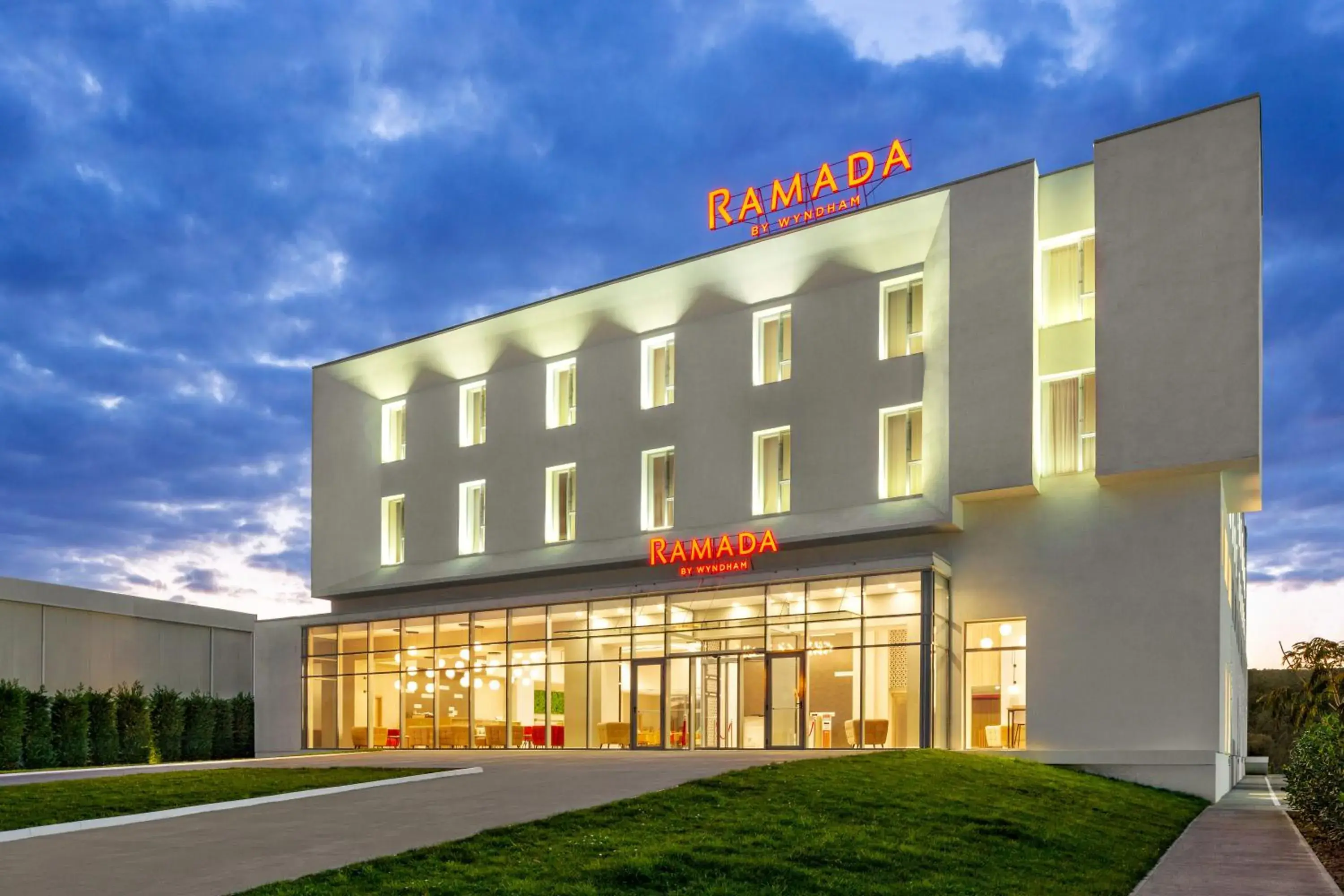 Property building in Ramada by Wyndham Targu Jiu Property building in Ramada by Wyndham Targu Jiu