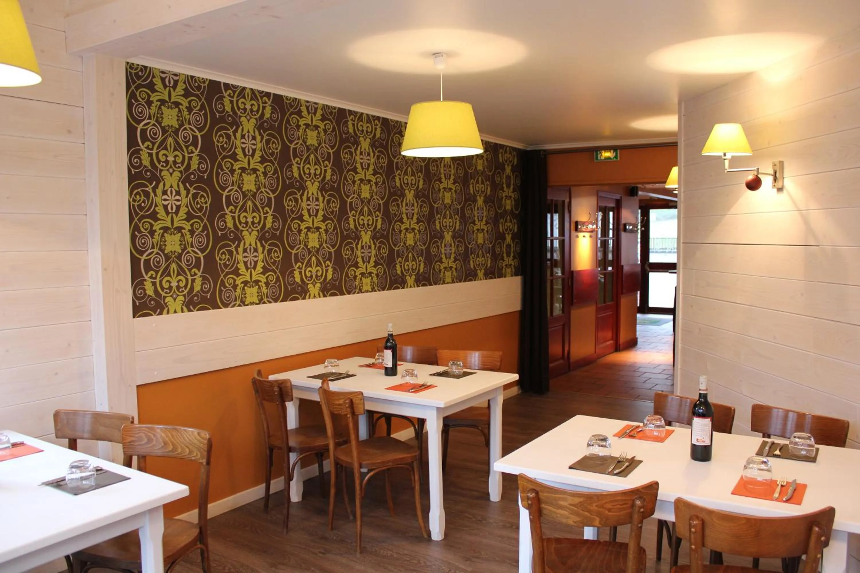 Restaurant/places to eat in Logis Les Provinciales