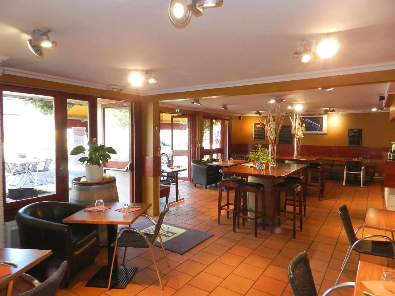 Restaurant/places to eat in Logis Les Provinciales