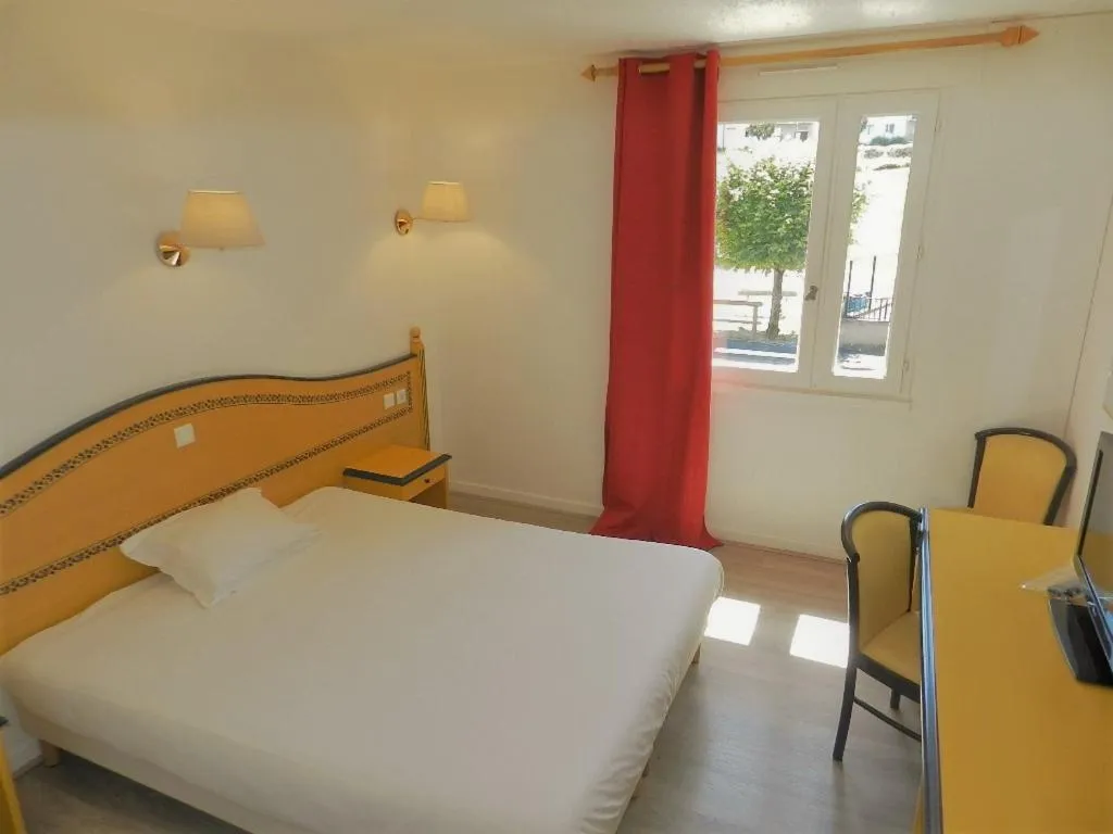 Bed in Logis Les Provinciales