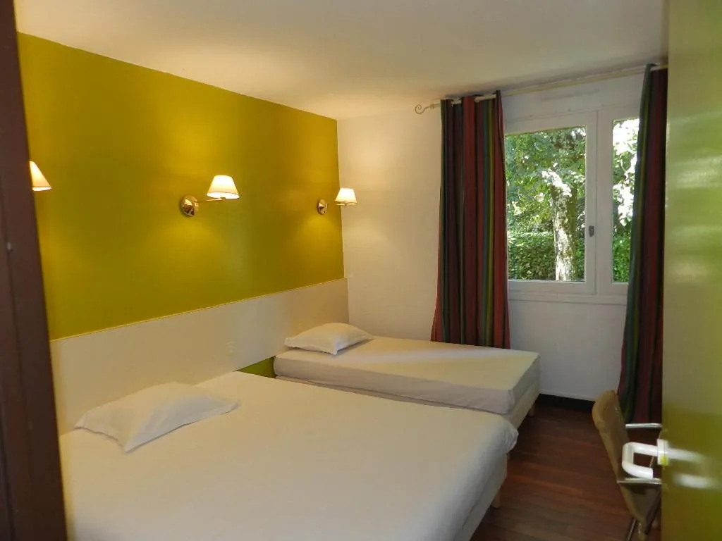 Photo of the whole room in Logis Les Provinciales